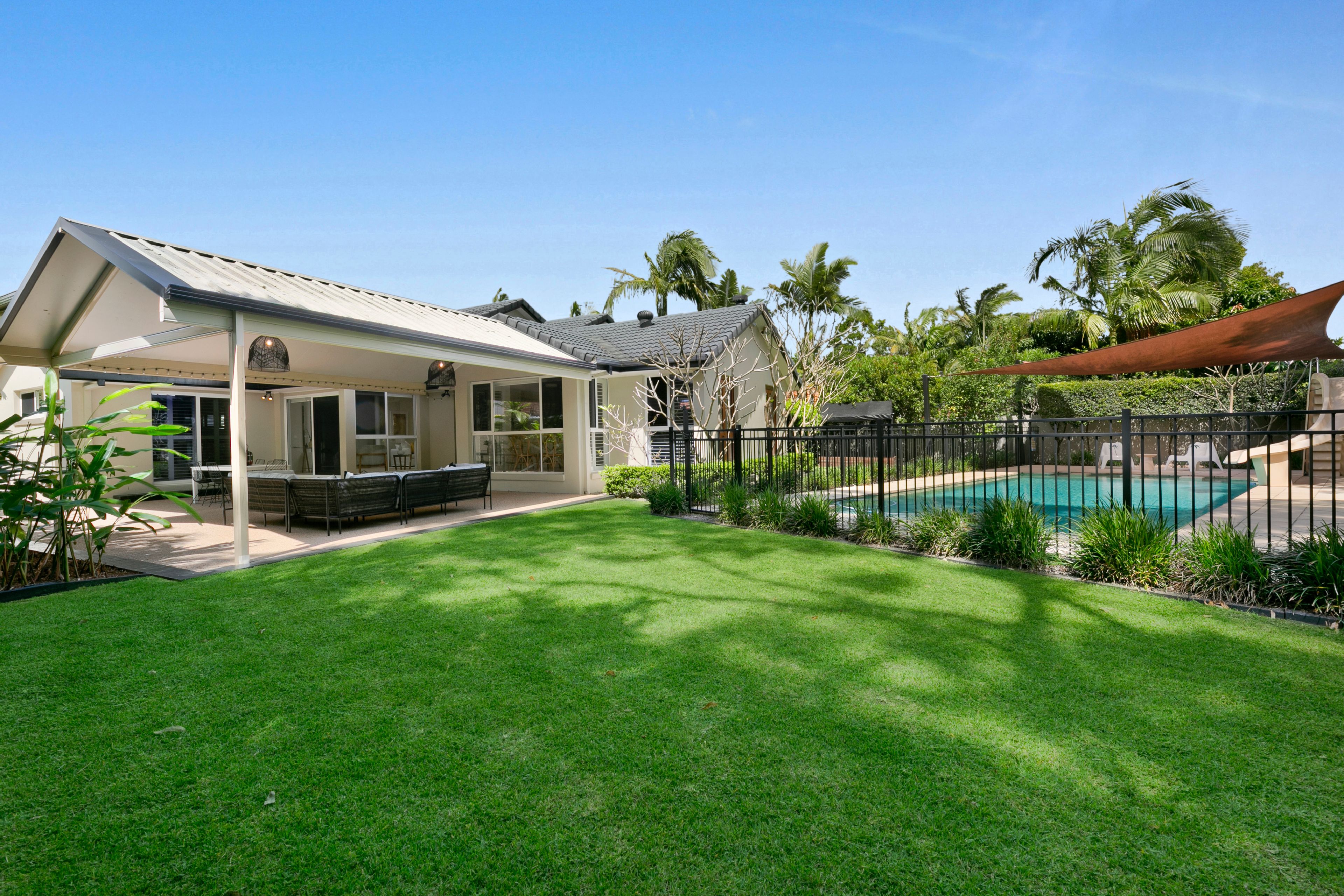 6 Nunawading Court, Robina QLD 4226