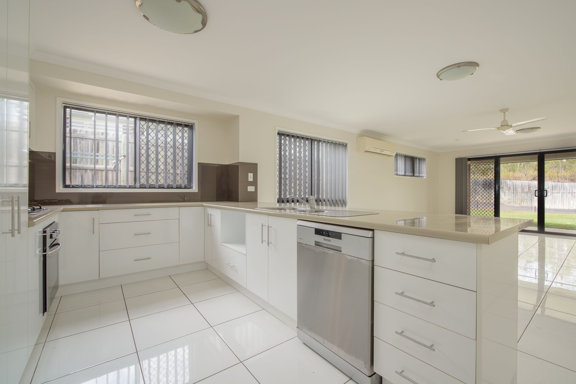 42 Broadwater Place, New Auckland, QLD 4680