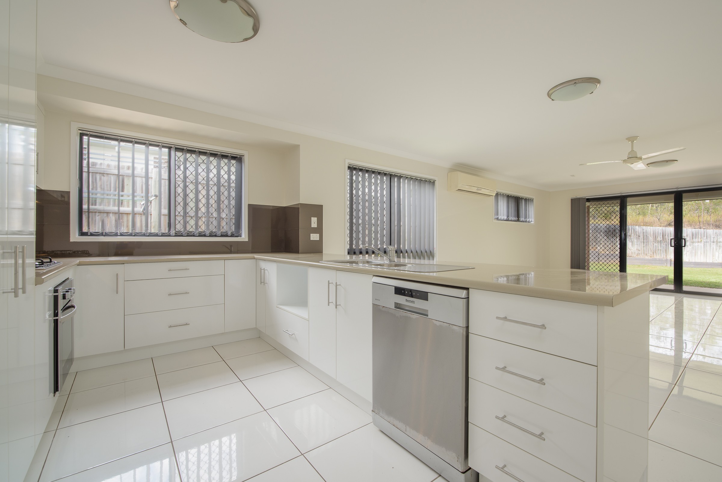 42 Broadwater Place, New Auckland, QLD 4680