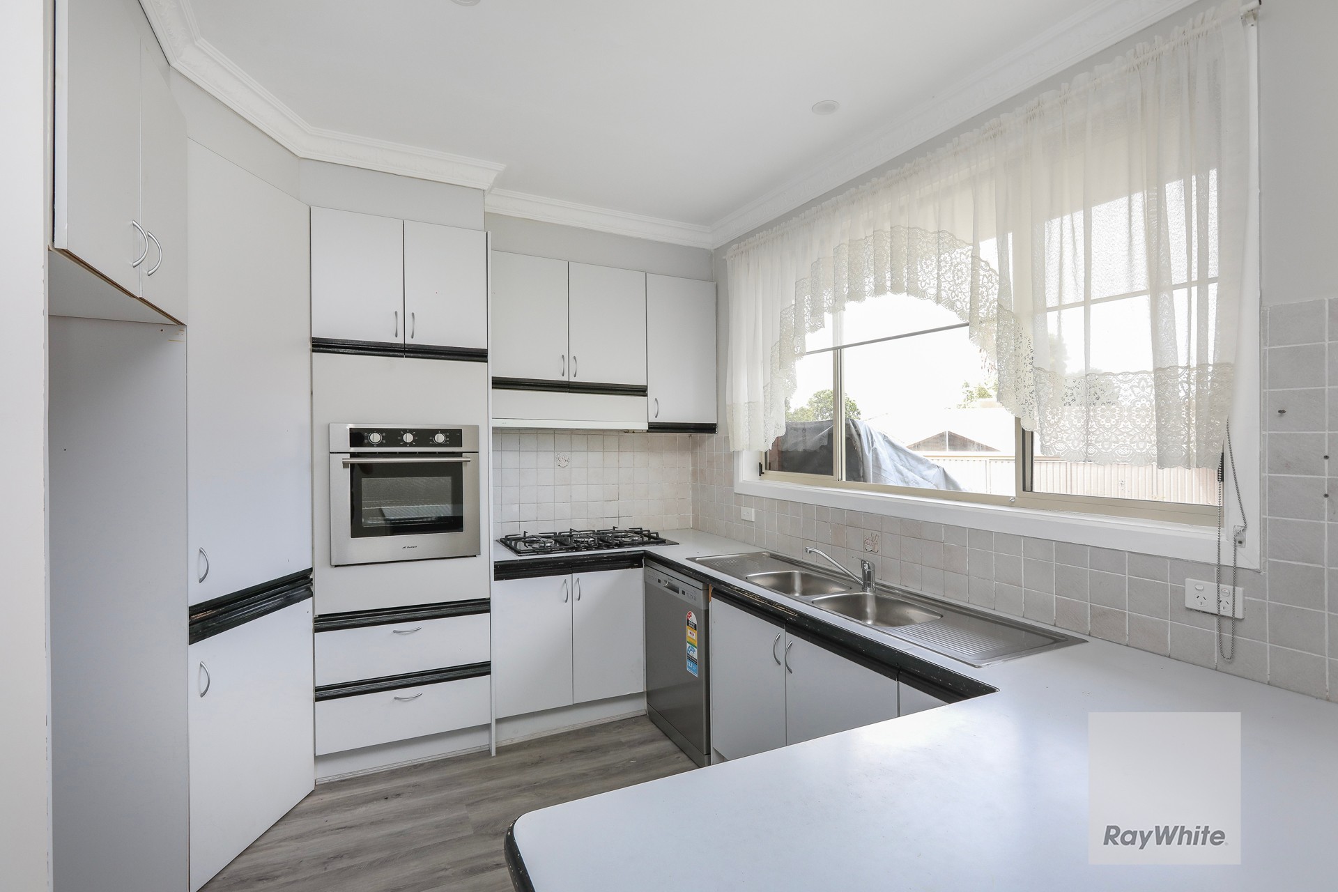 2/104 Malmsbury Drive, Meadow Heights, VIC 3048