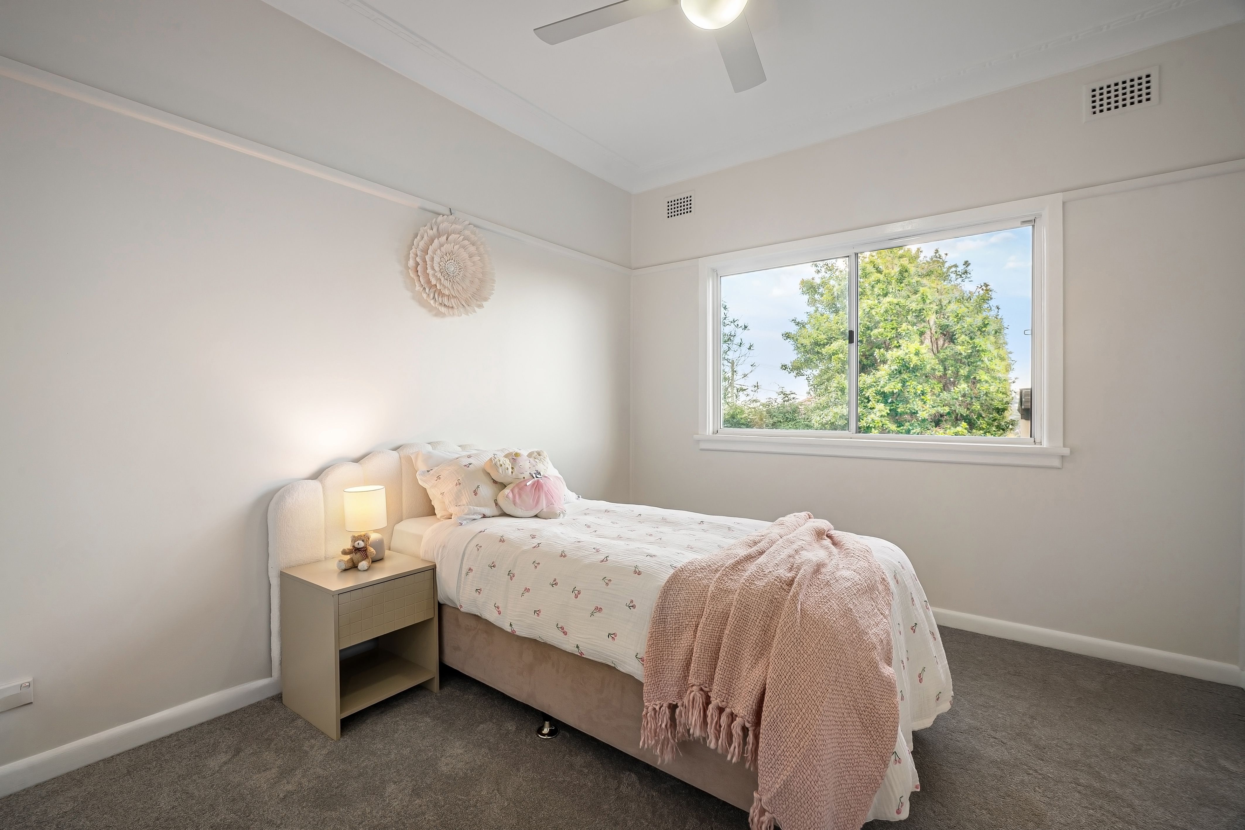 12 Fishbourne Road — photo 8 of 23