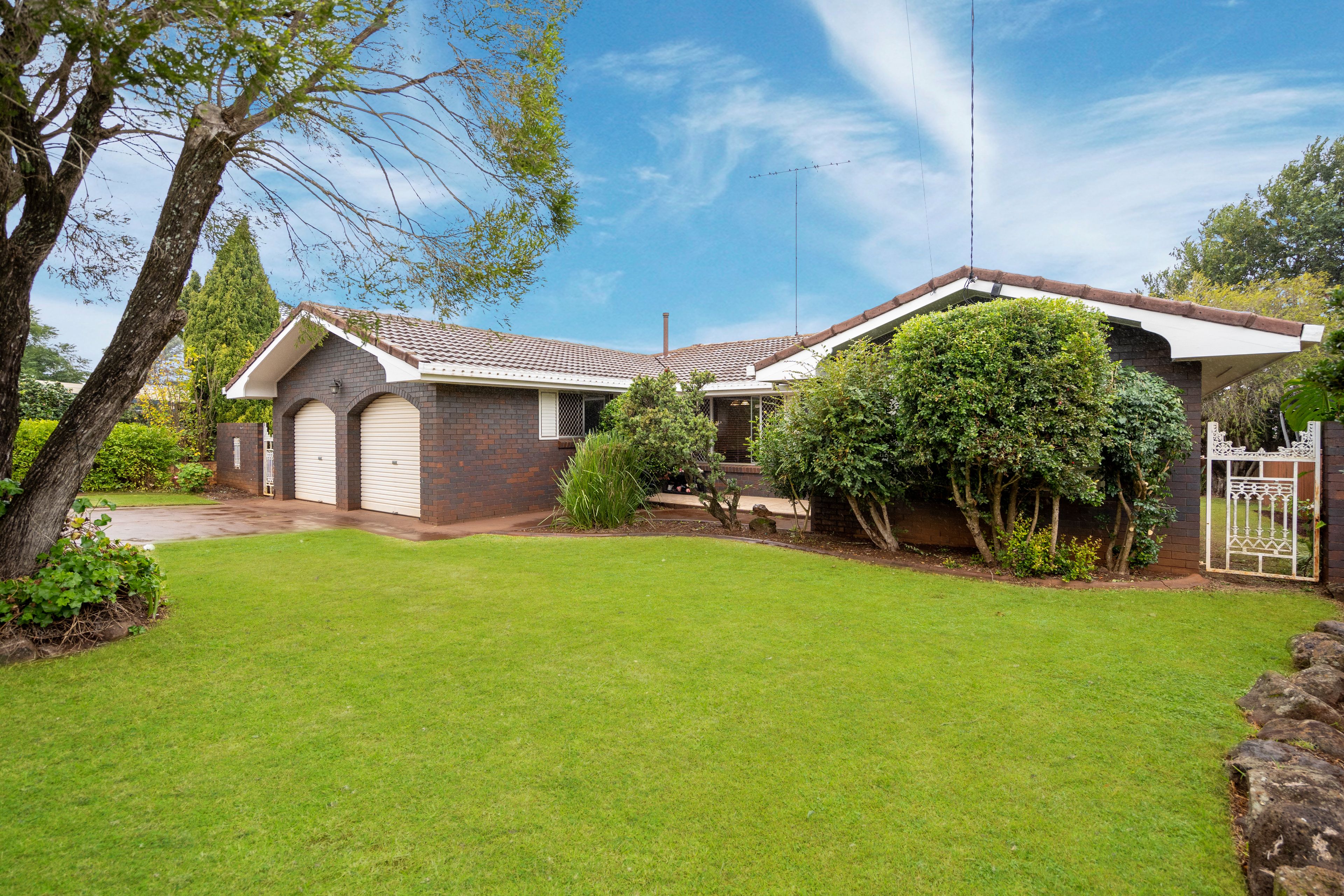 10 Bimbadeen Court, Wilsonton Heights, QLD 4350