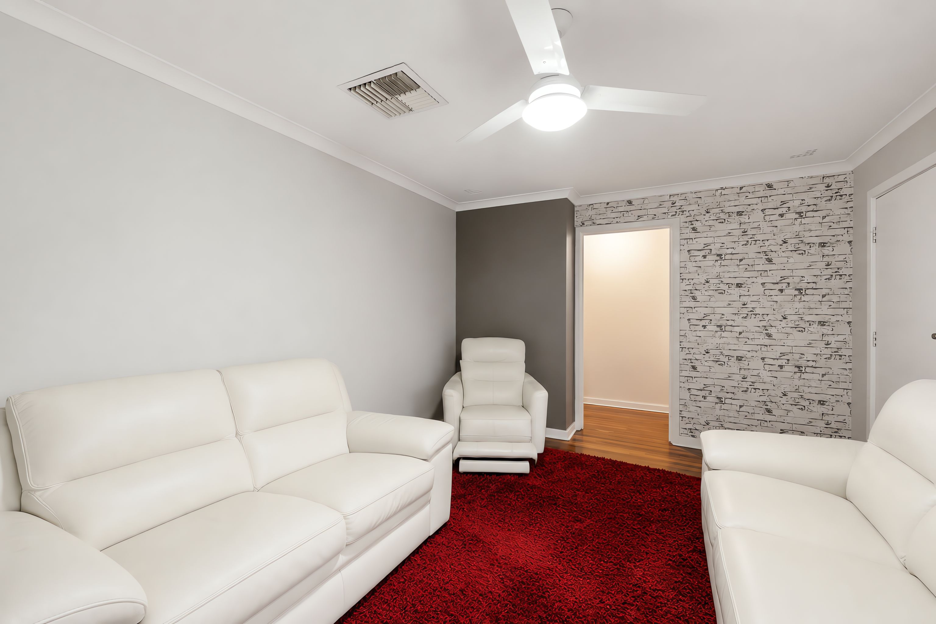 17 Tarrawan Road — photo 8 of 14