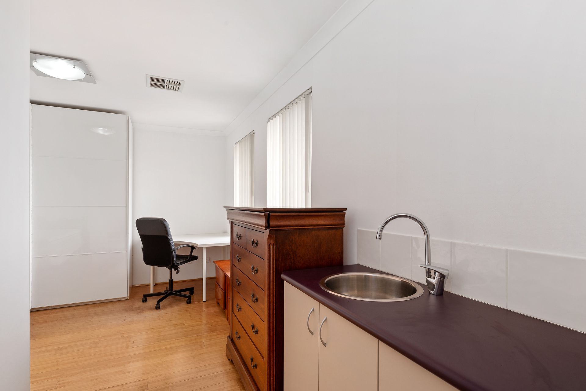Stylish Double Storey Living in an Unbeatable Kewdale Location — photo 16 of 18