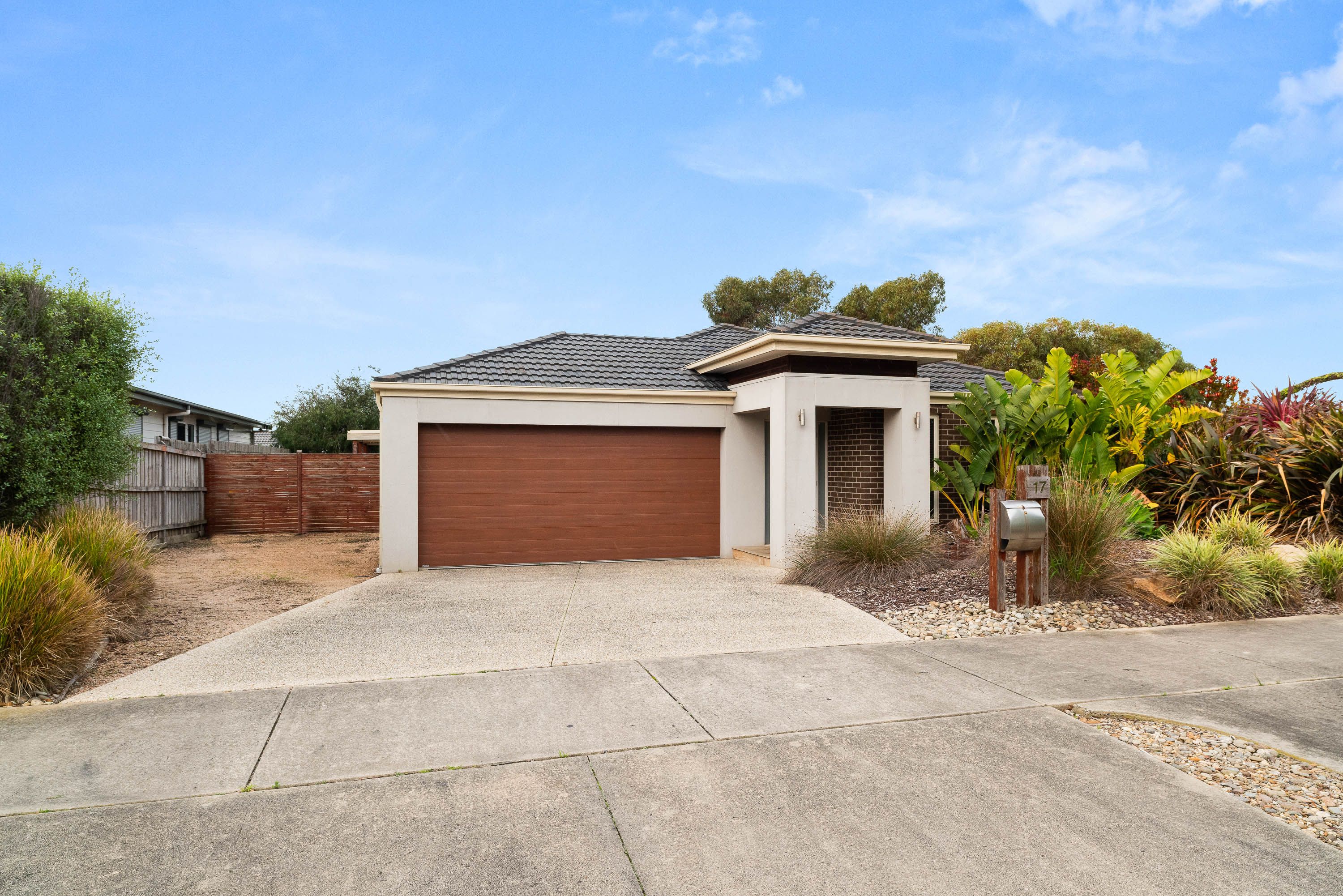 17 Lomandra Drive, Cowes, VIC 3922