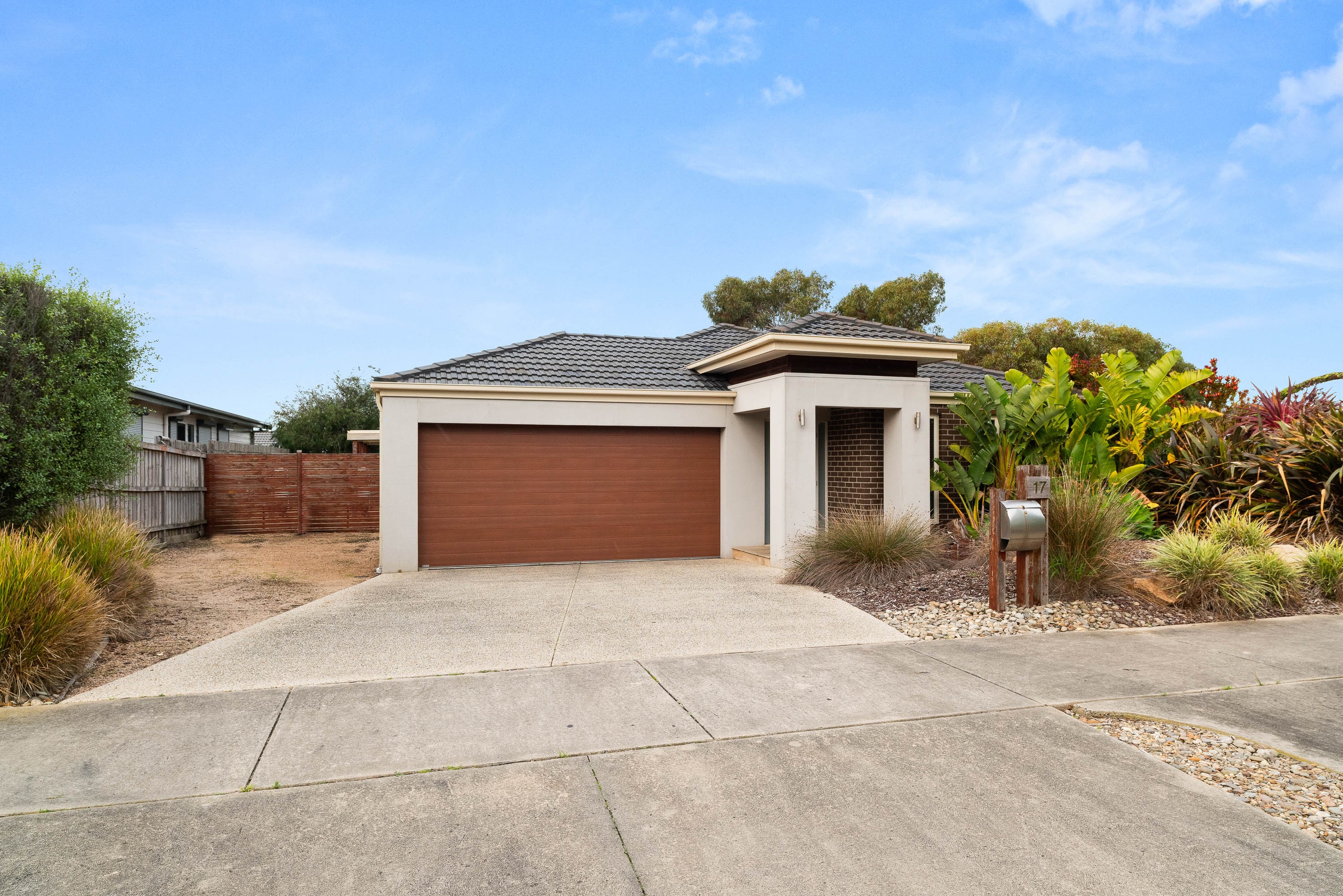 17 Lomandra Drive, Cowes, VIC 3922
