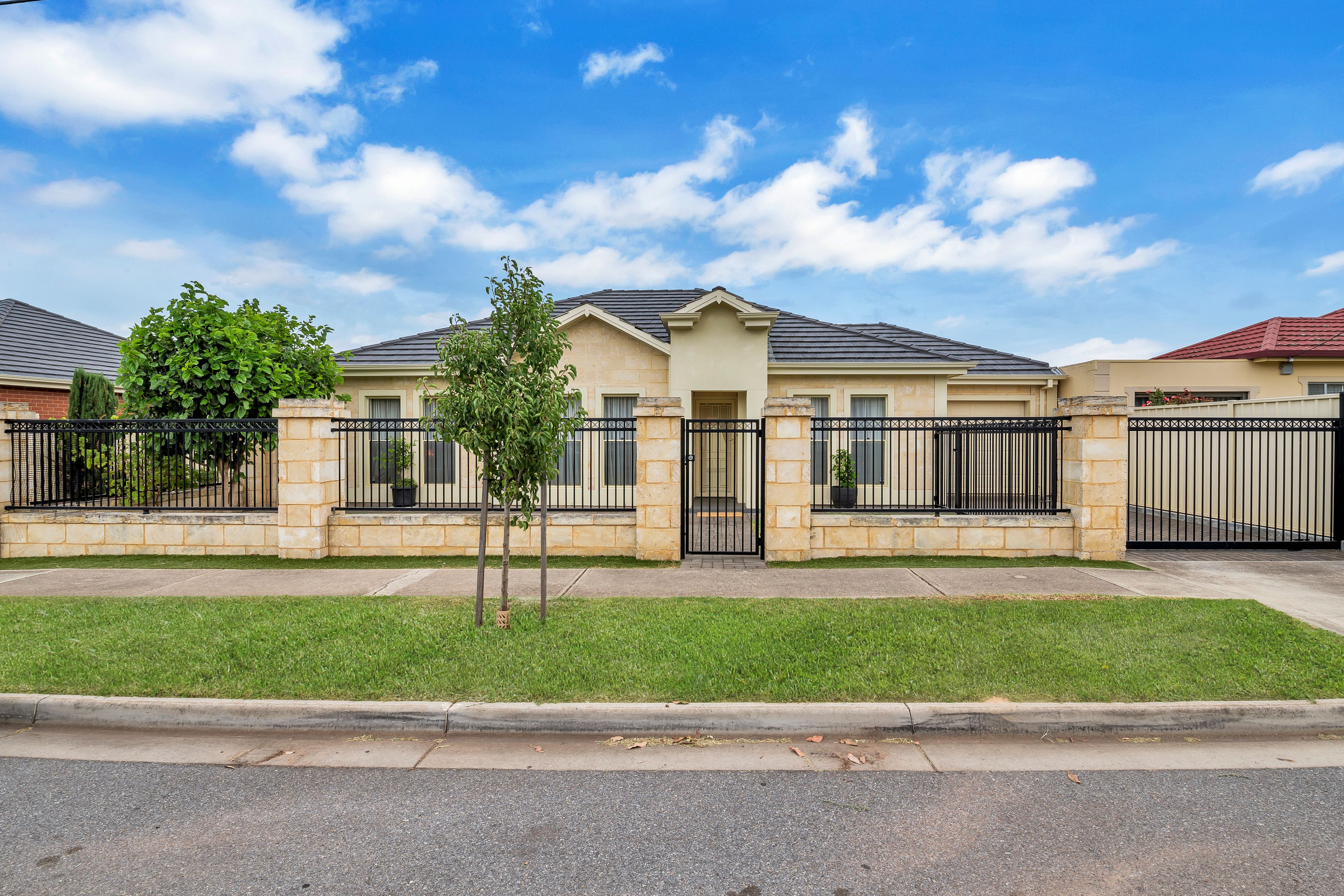 27 Airdrie Avenue, Seaton SA 5023
