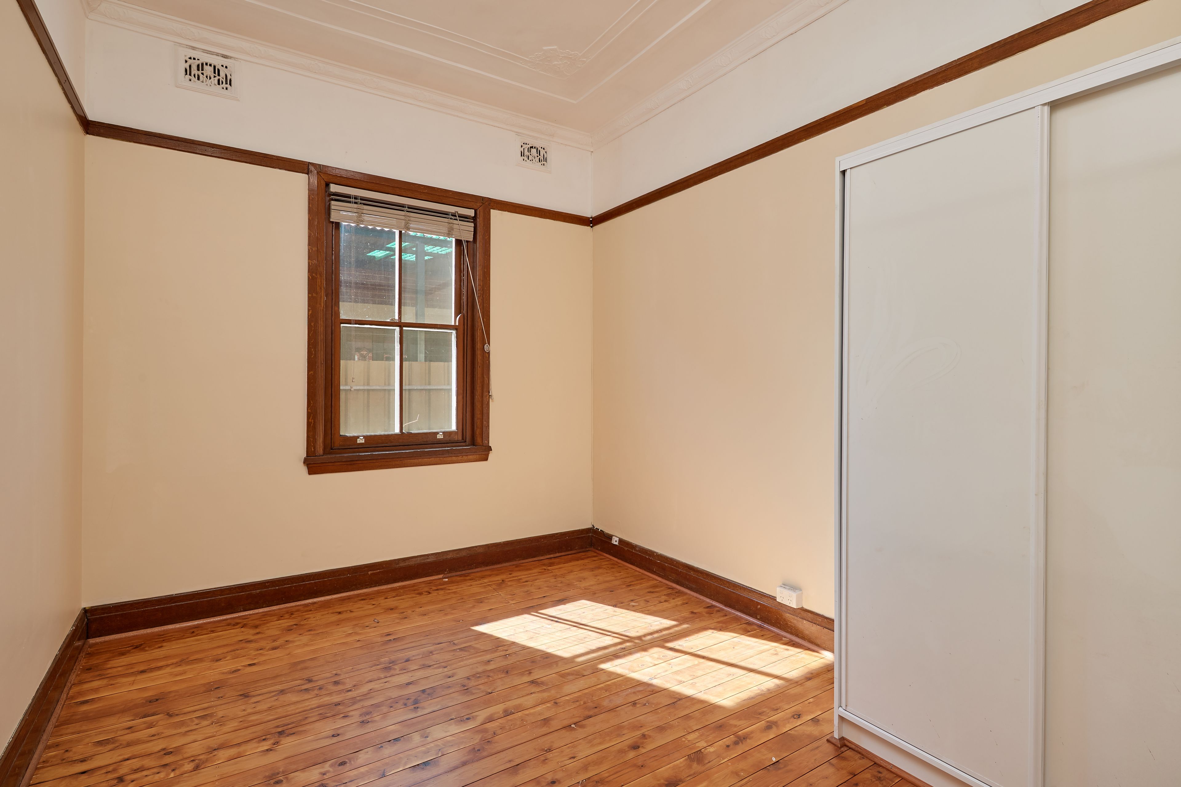 198 Edward Street — photo 6 of 12