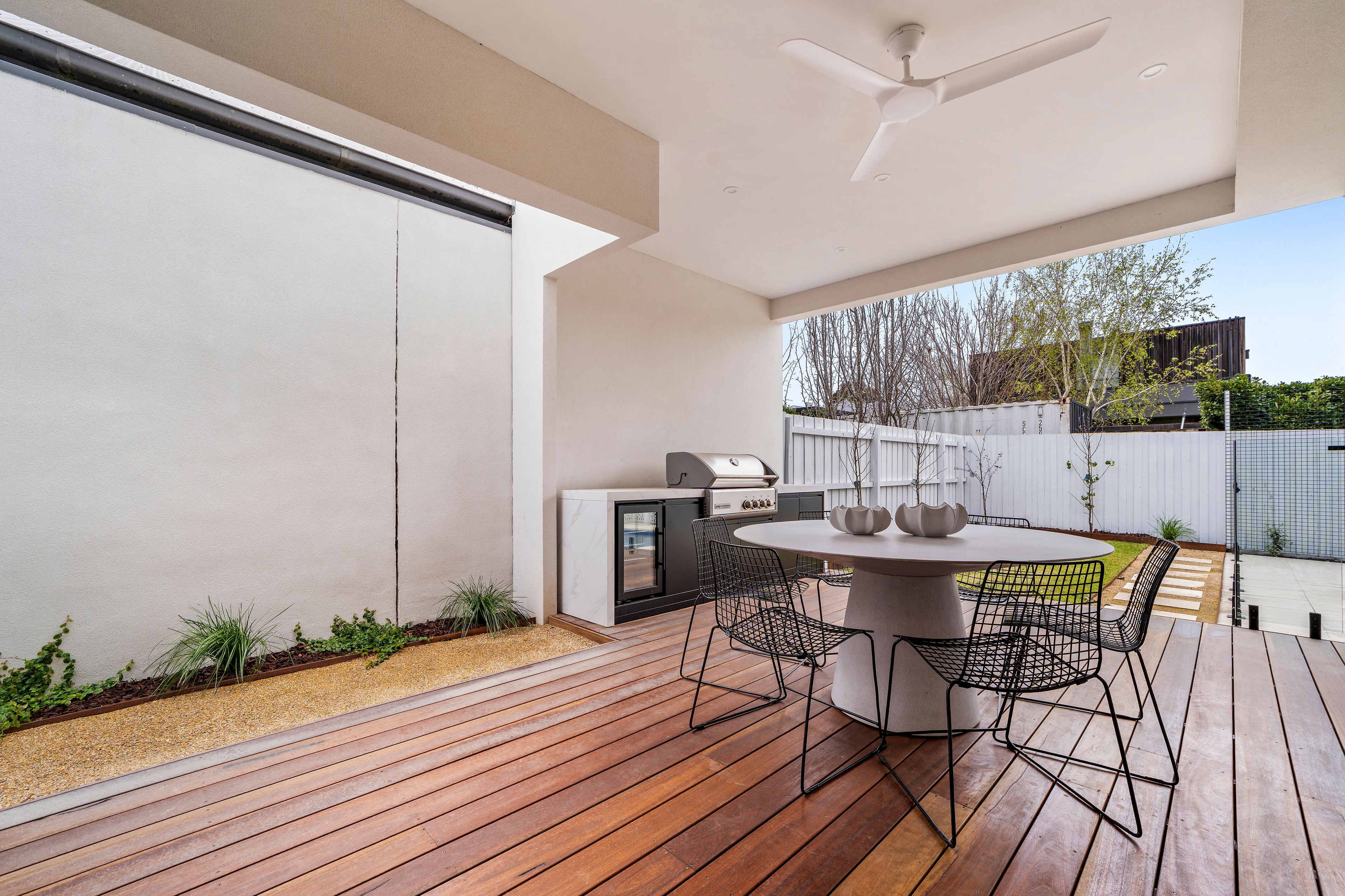 8 Dixon Street — photo 20 of 22