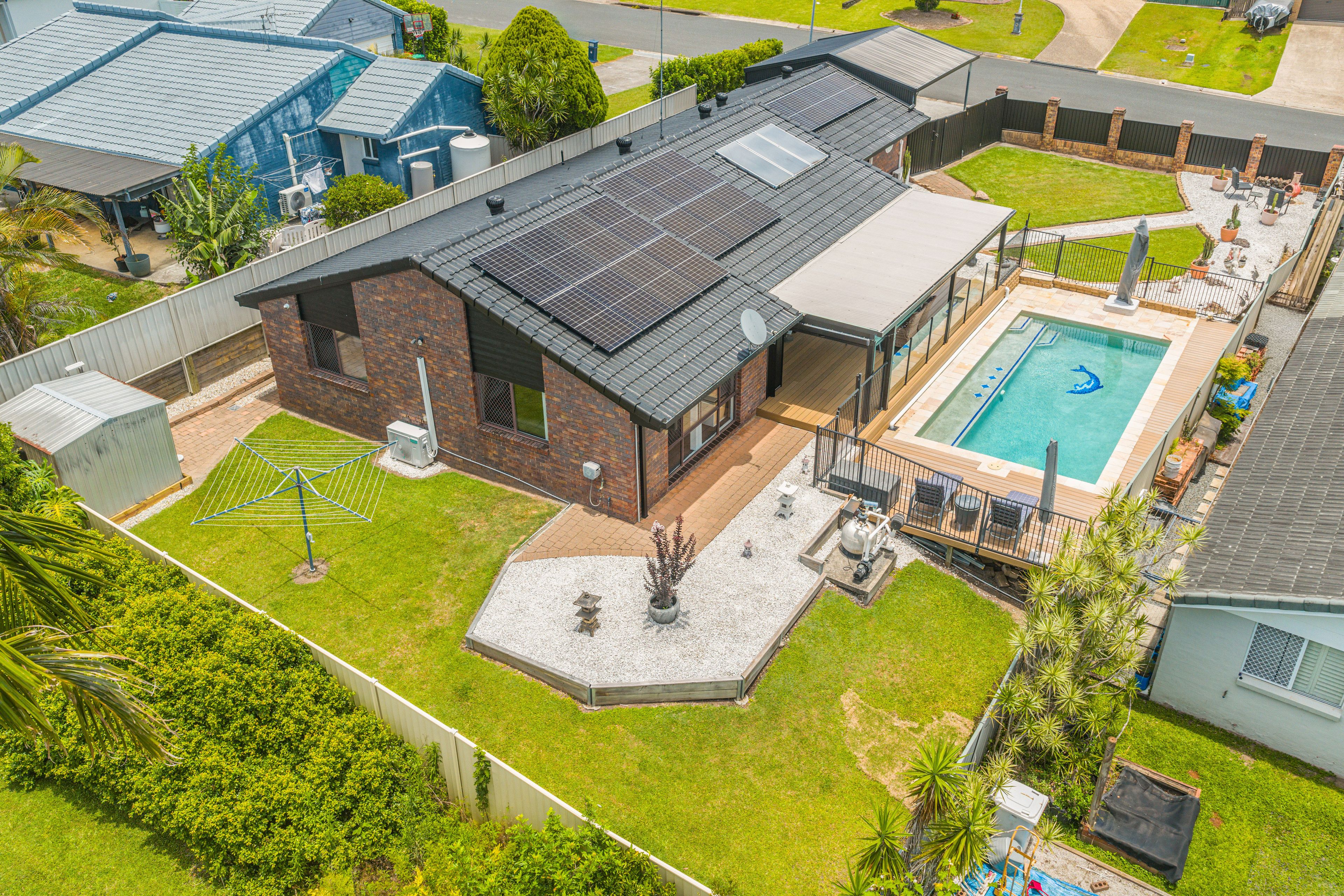8 Bradstone Road, Carrara QLD 4211