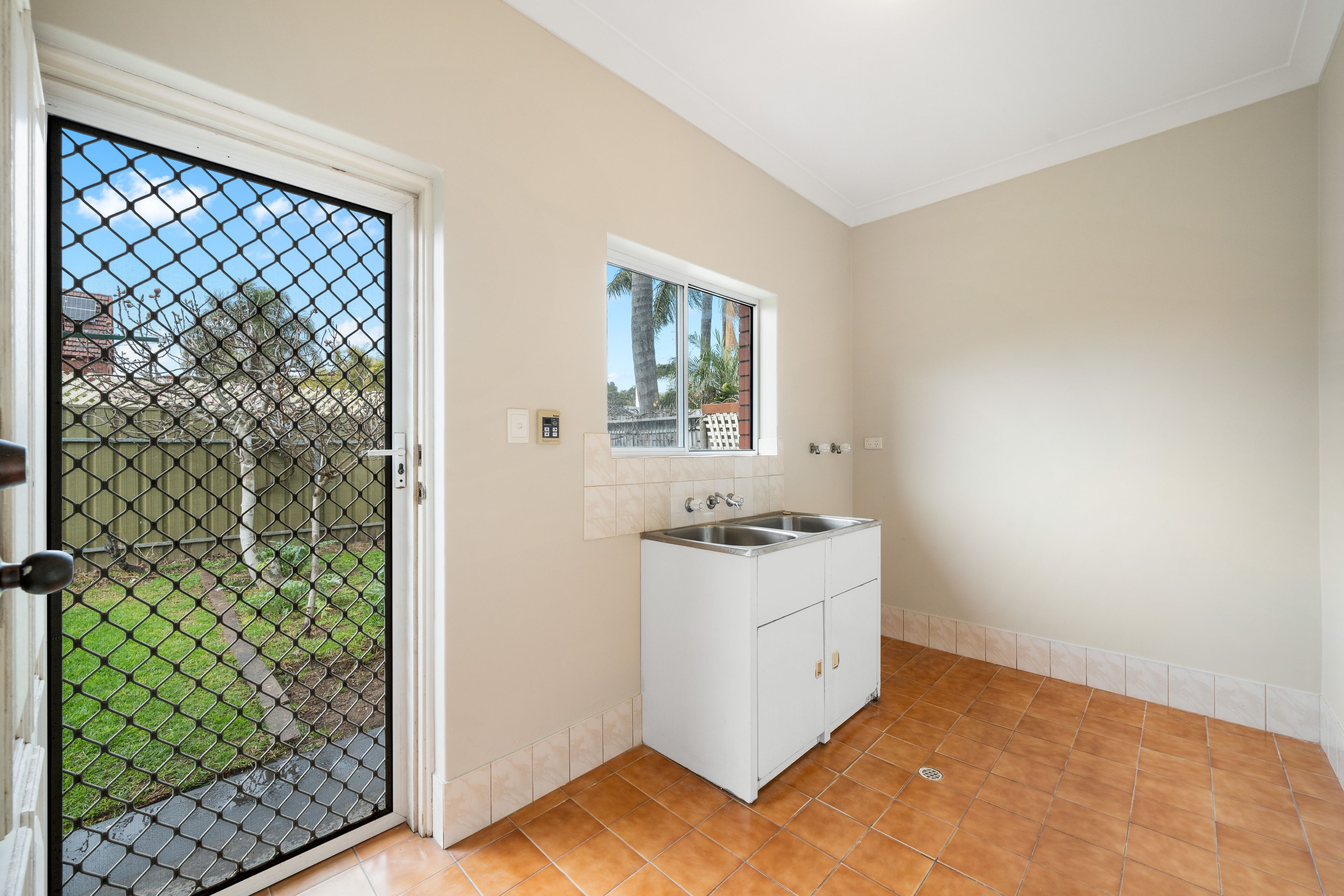 21 Mancheff Street — photo 13 of 15
