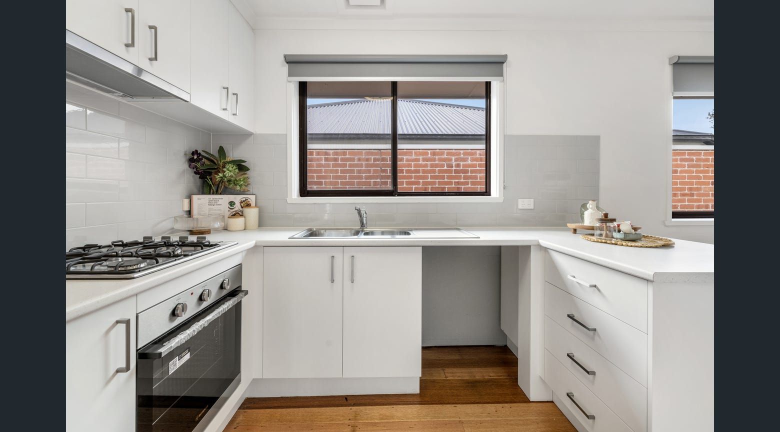 1/4 Louisa Street — photo 4 of 17