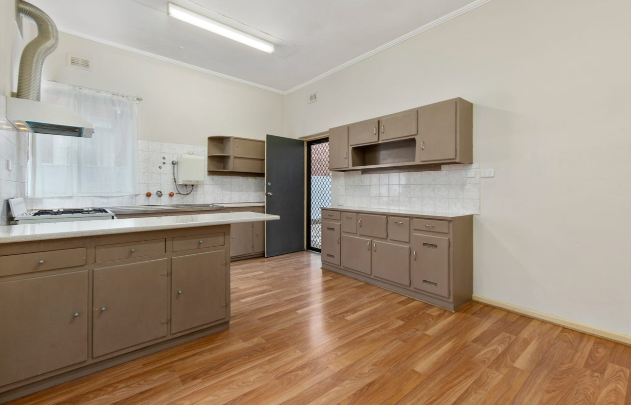 26 Ashford Road — photo 3 of 11