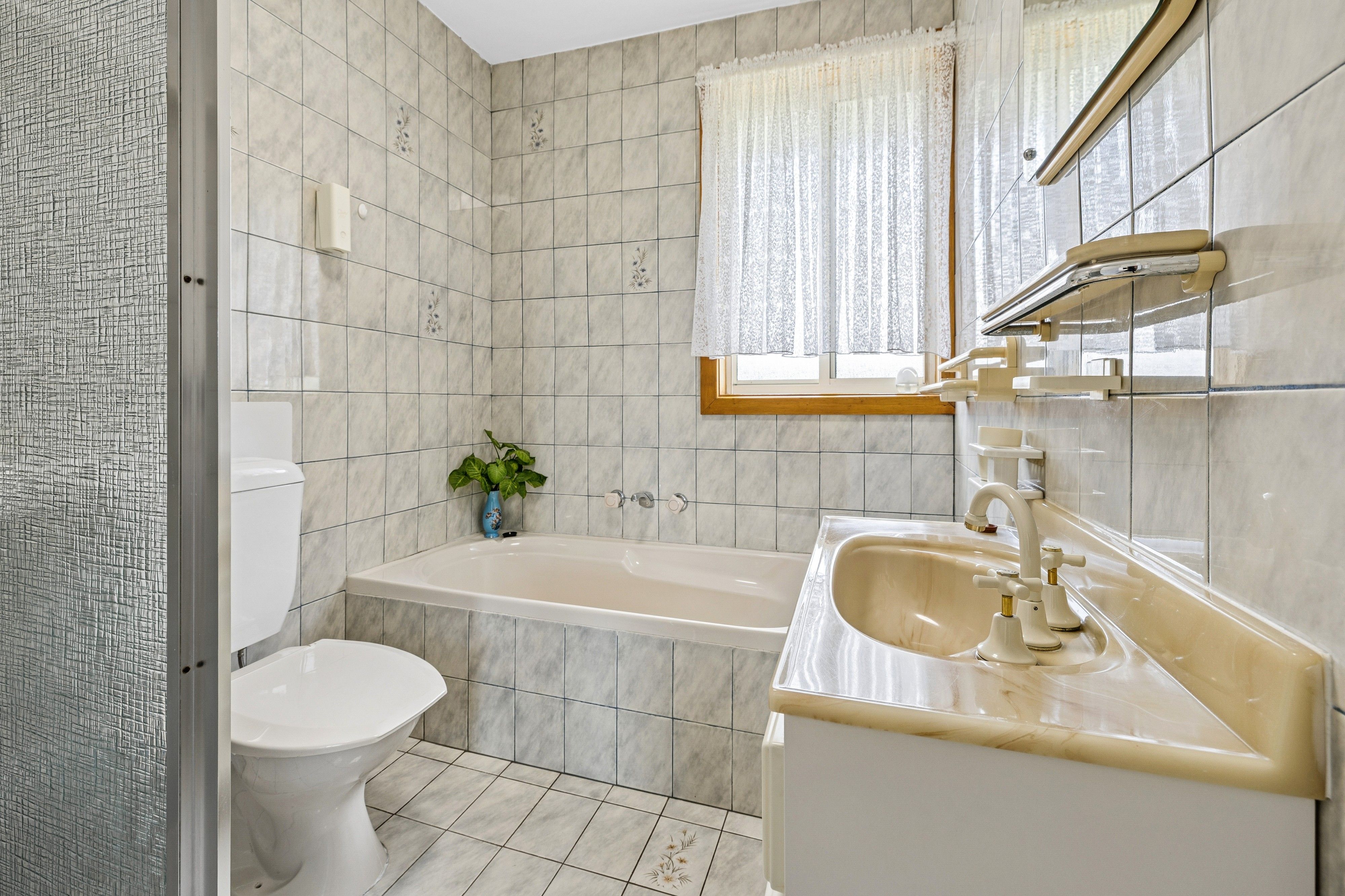 33 Gardiner Crescent — photo 9 of 11