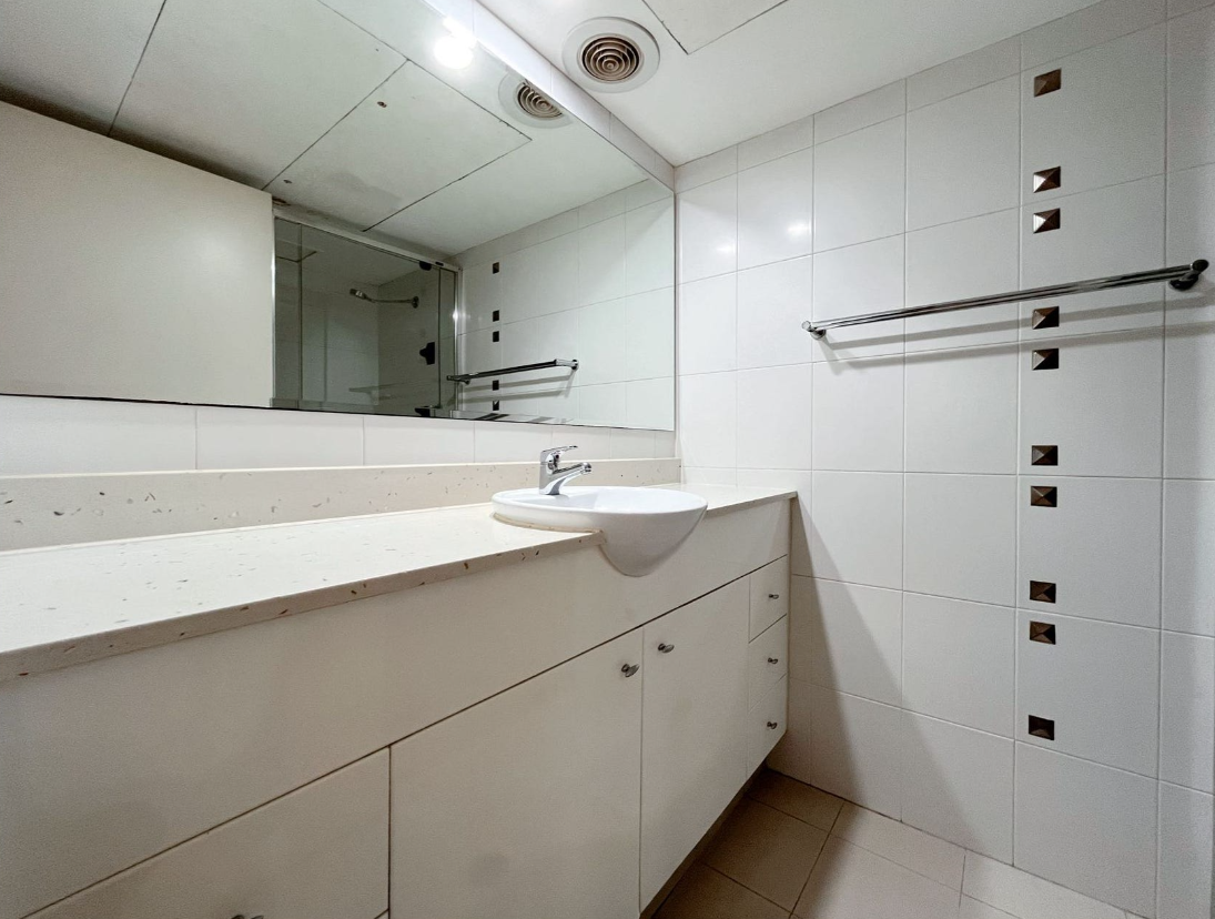 4201a/93 Liverpool Street — photo 5 of 12