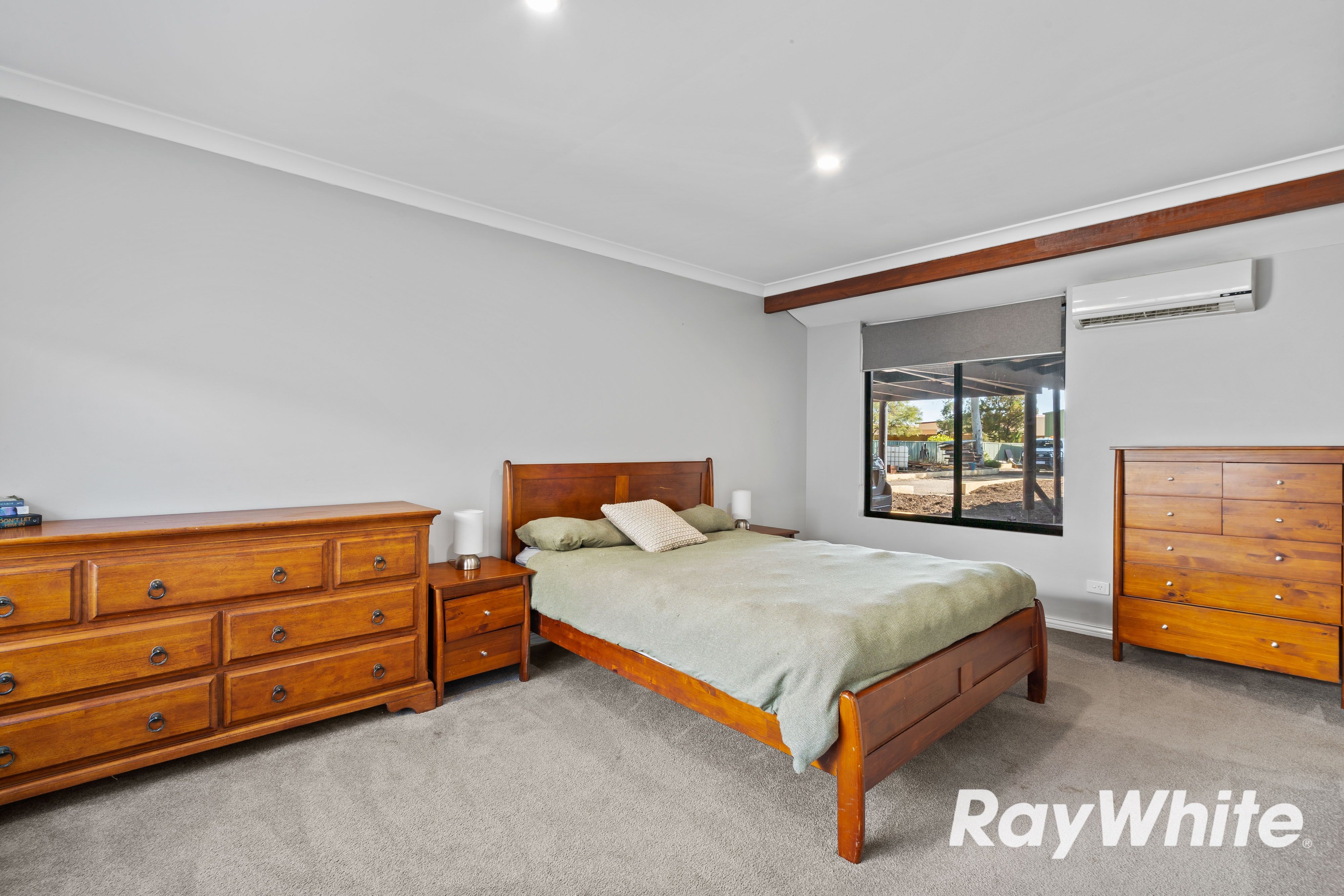 4 Silverton Crescent — photo 15 of 21