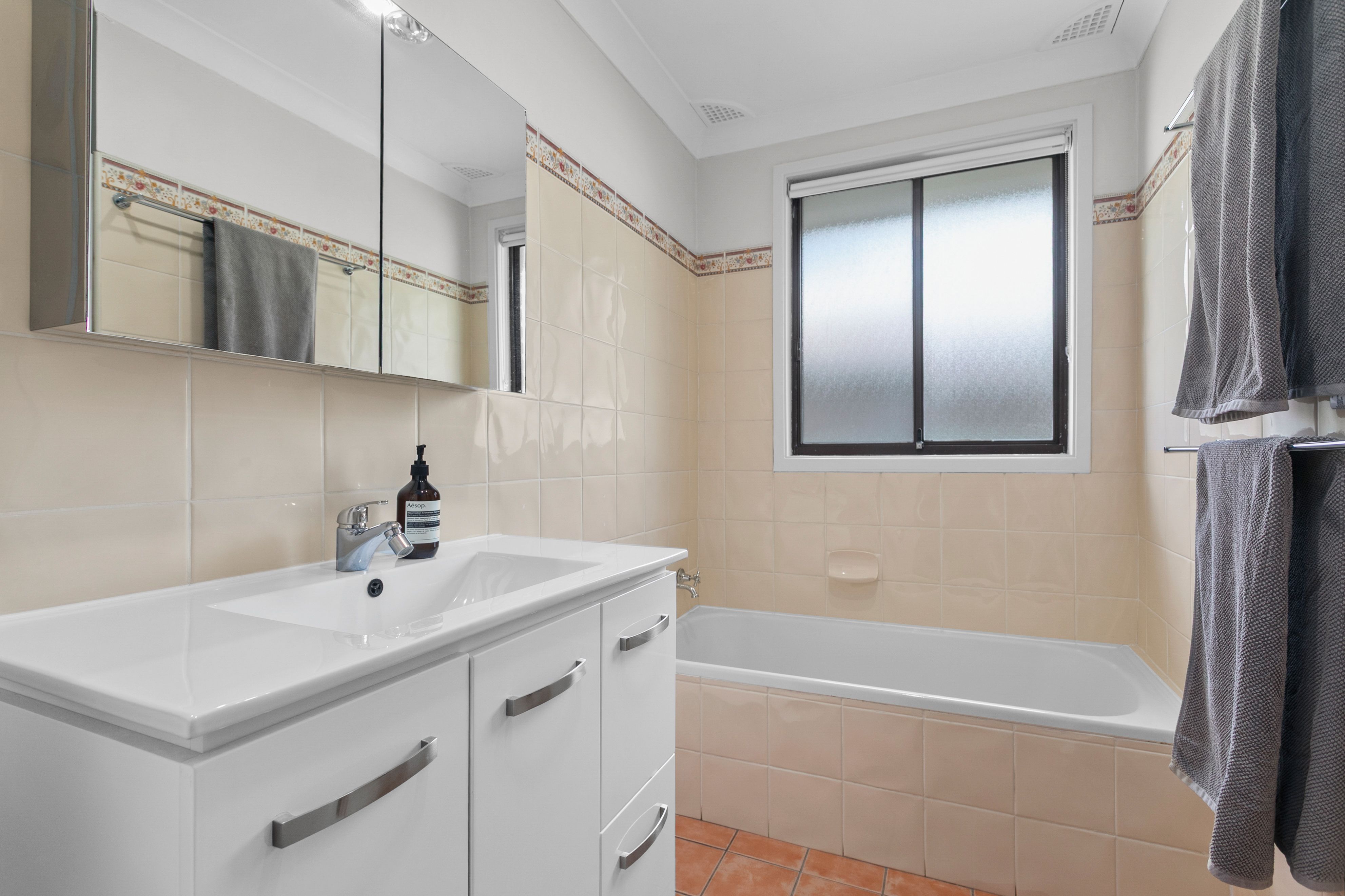 256 Tongarra Road — photo 9 of 11