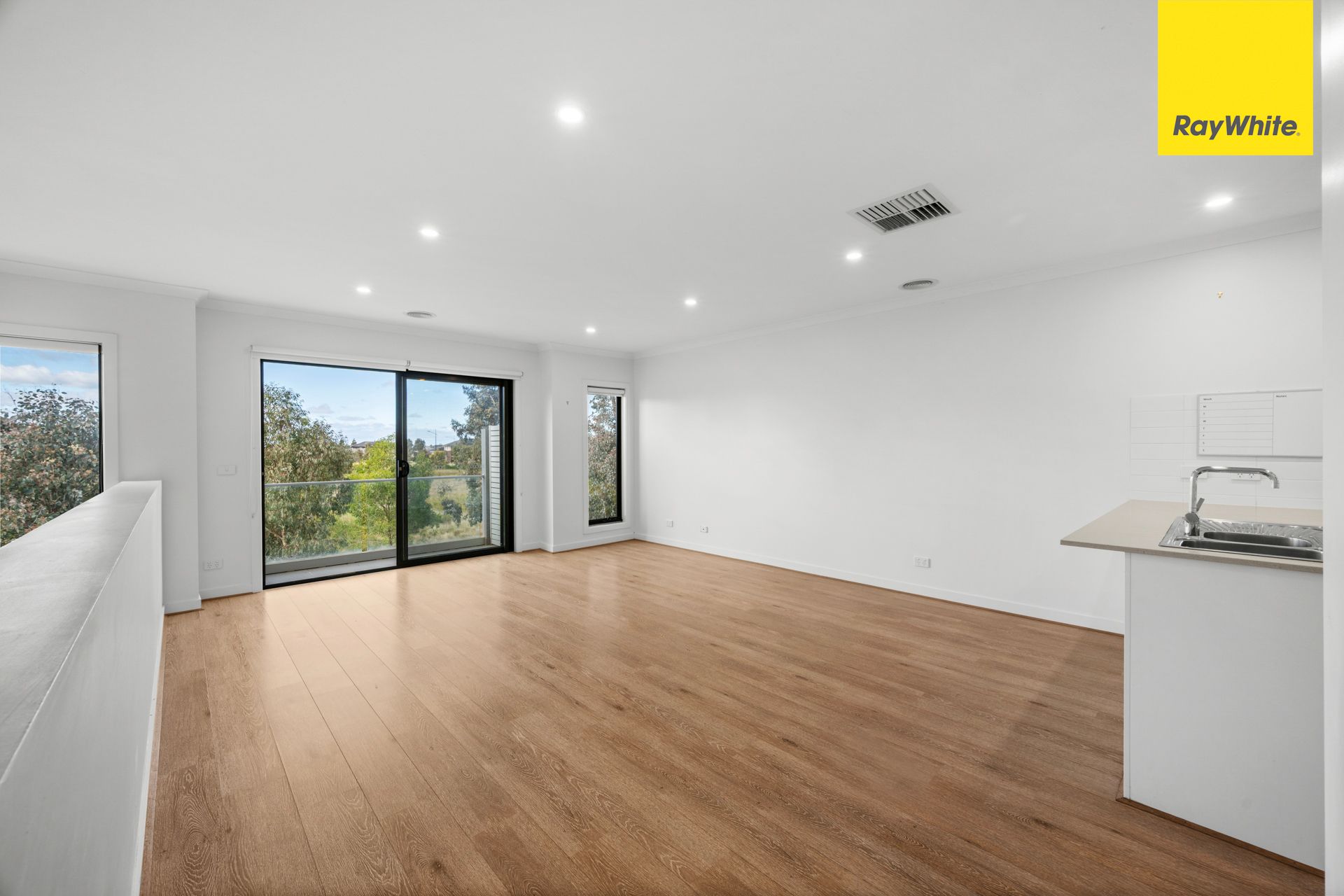 58 Fulham Crescent — photo 9 of 19