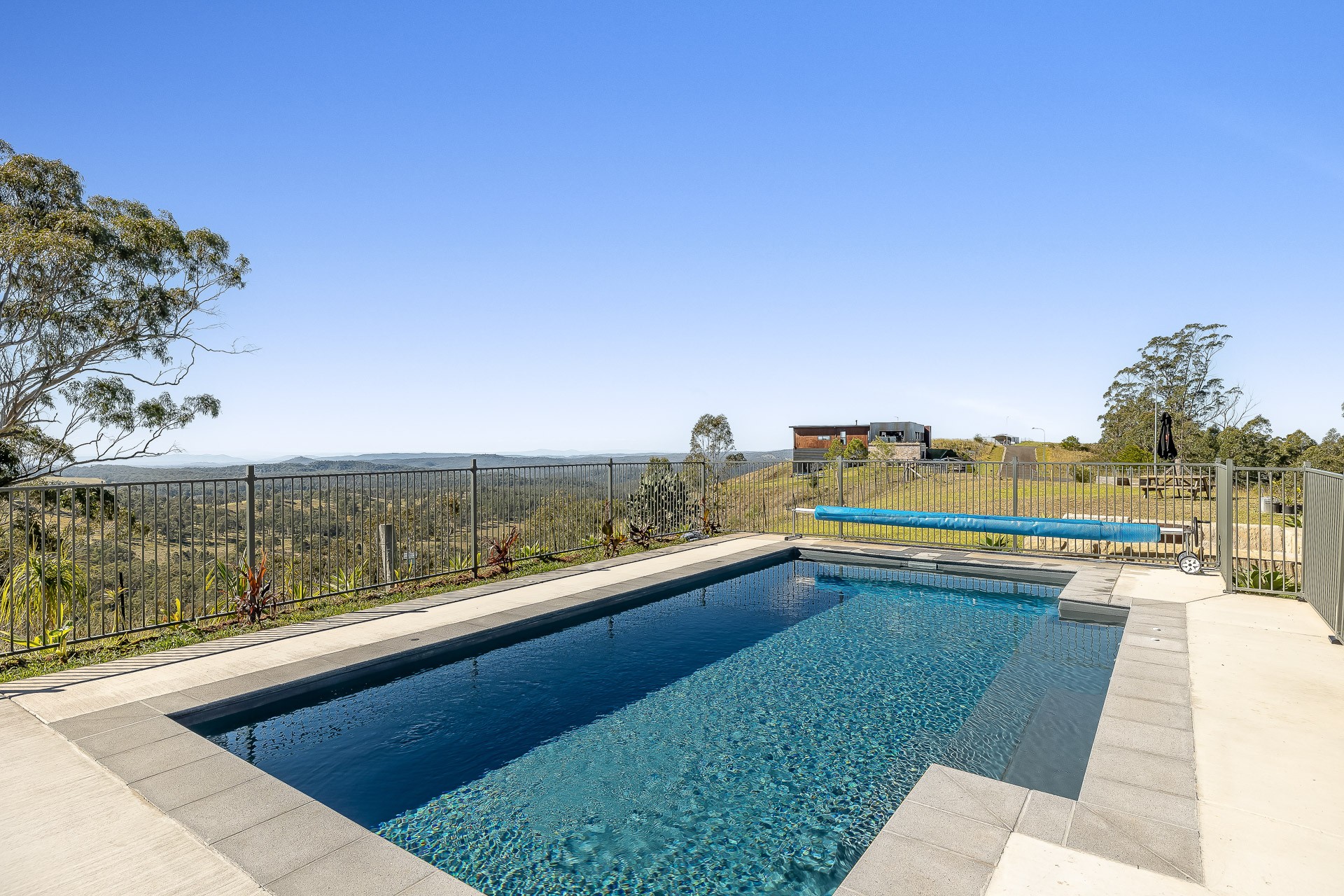 1 Hampton View Court, Hampton, QLD 4352