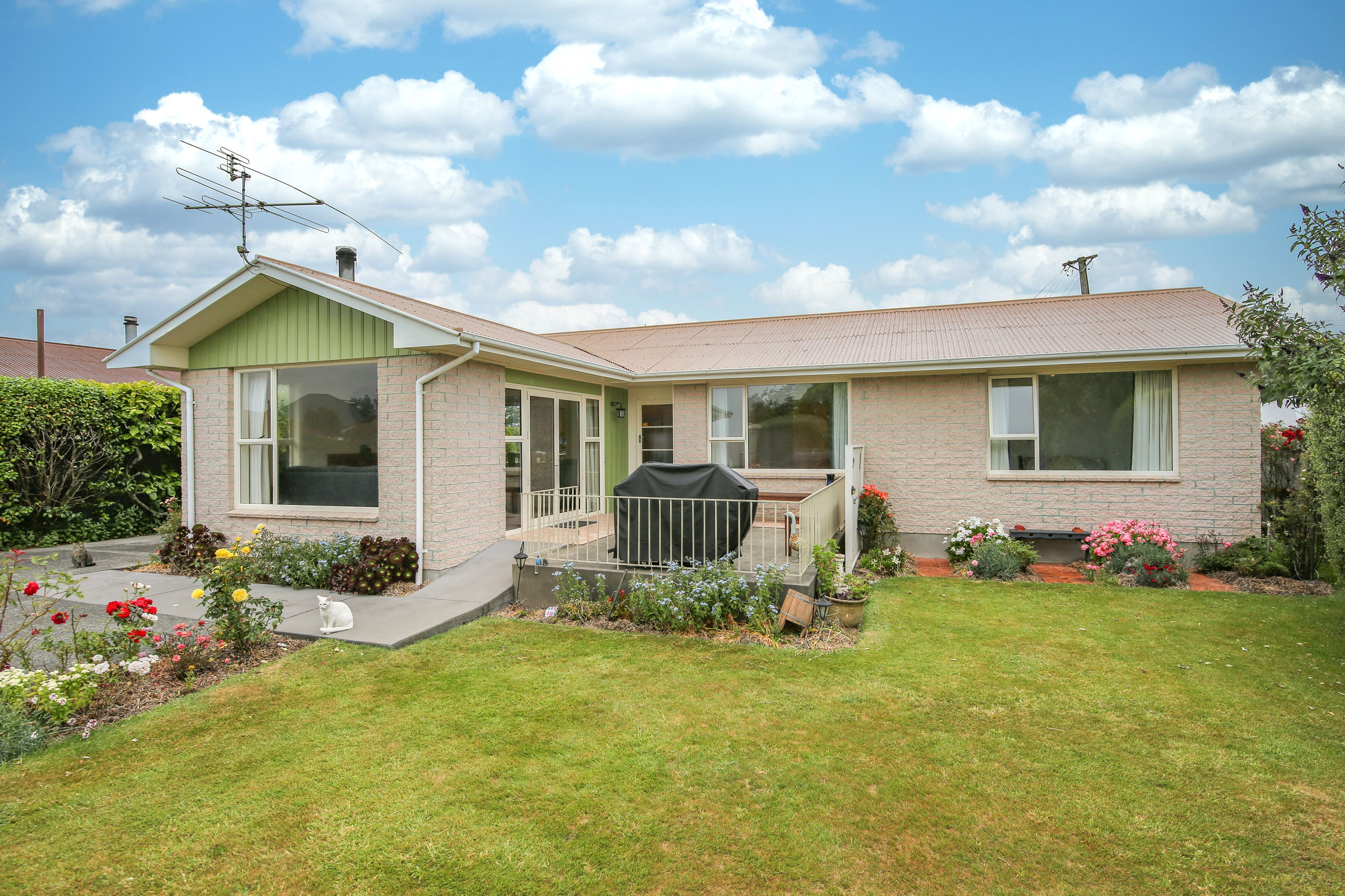 21 Carston Street, Leeston, Selwyn District 7632 Sold House Ray