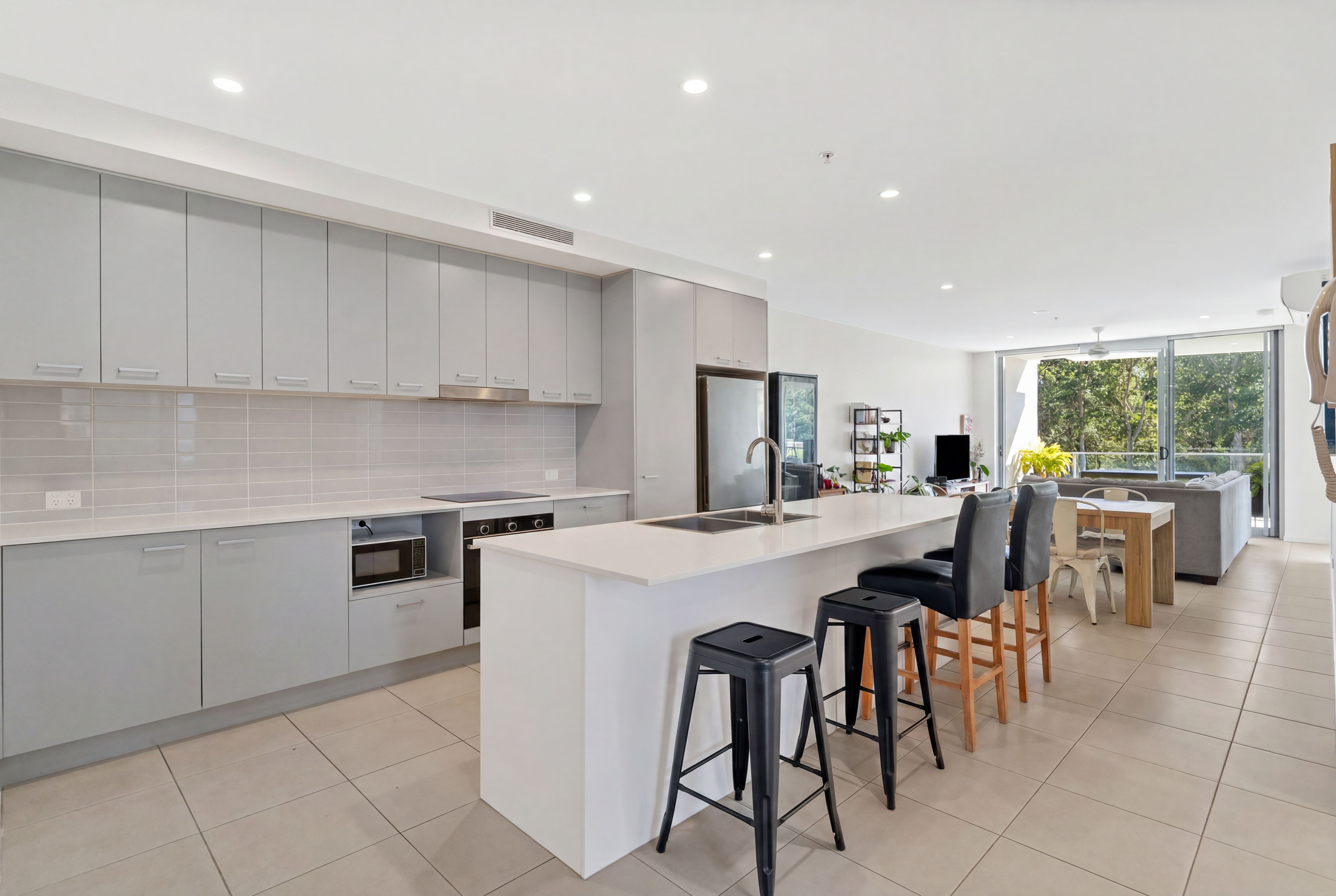303/7 Spring Street — photo 4 of 30