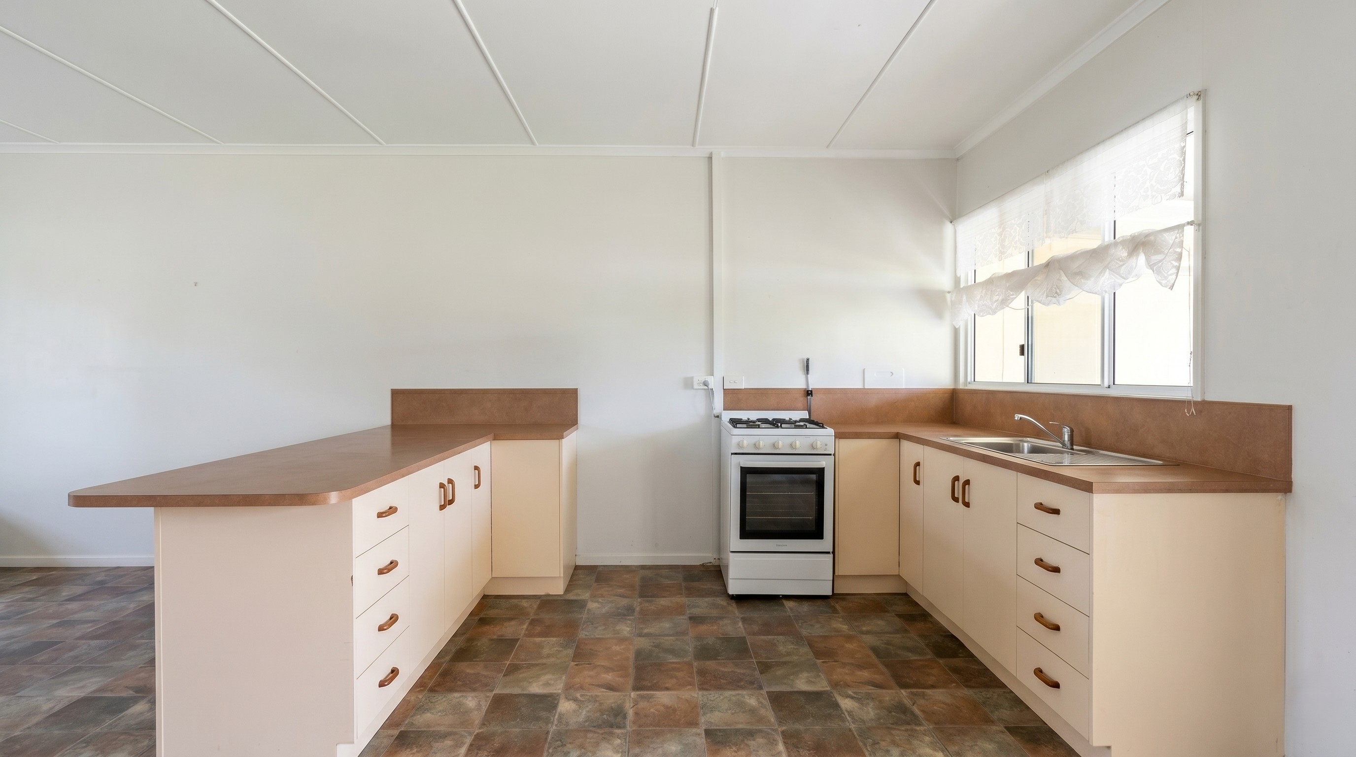 2/5 Hinschen Street, Proserpine, QLD 4800