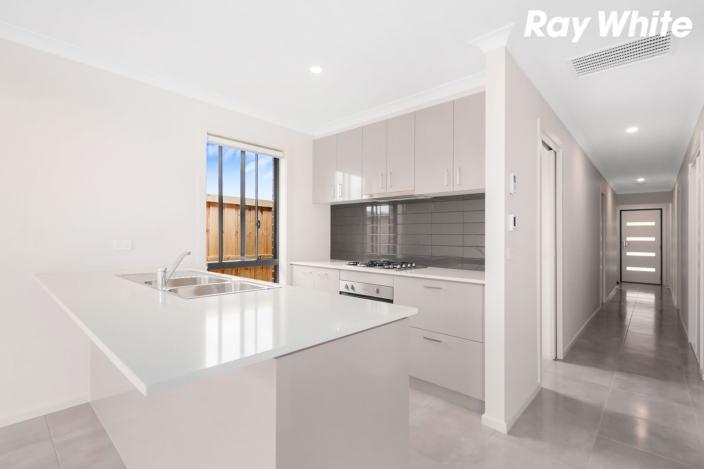 4 Maywood Street, Pakenham, VIC 3810
