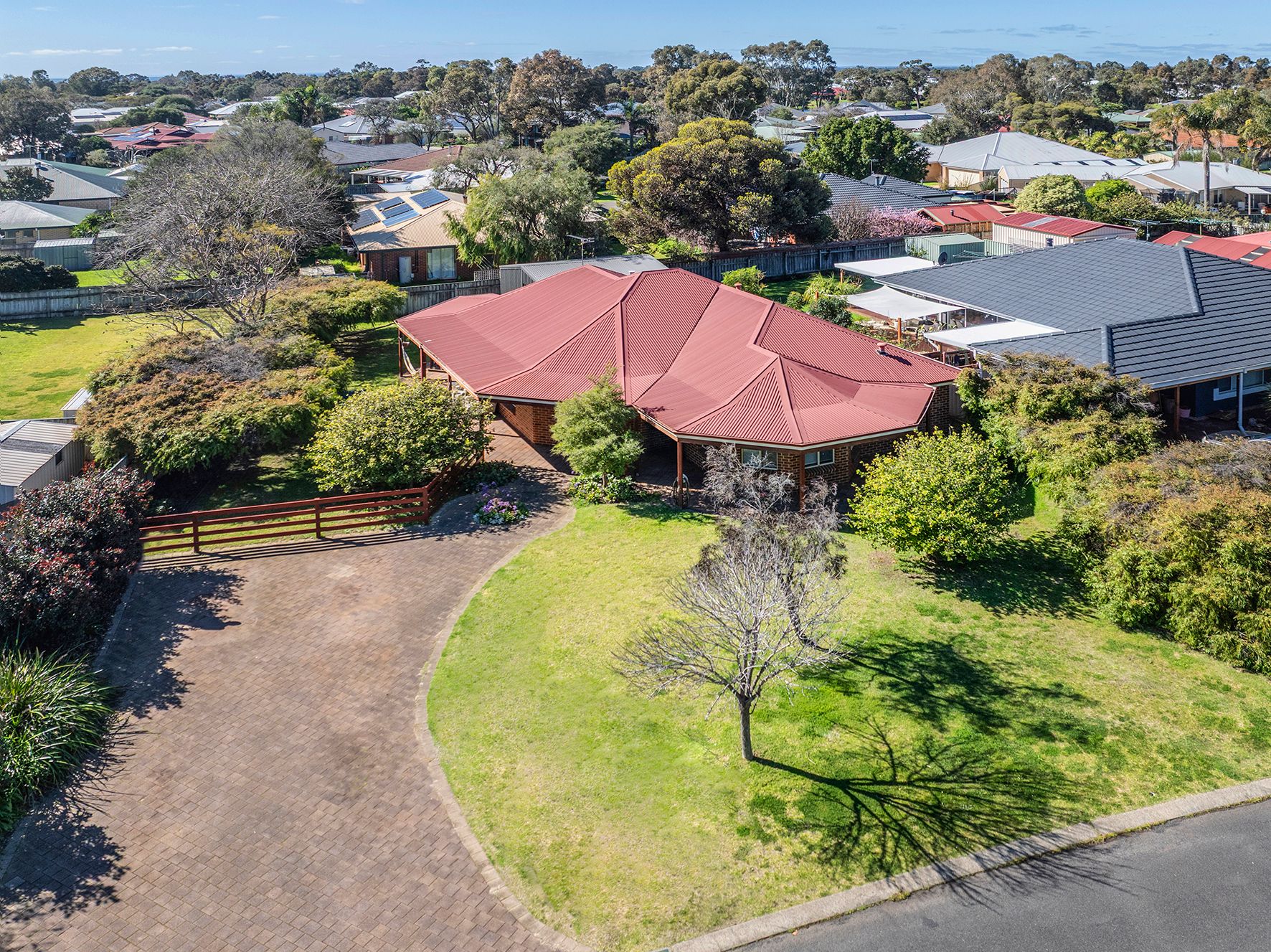 16 Amberley Loop, Dunsborough, WA 6281