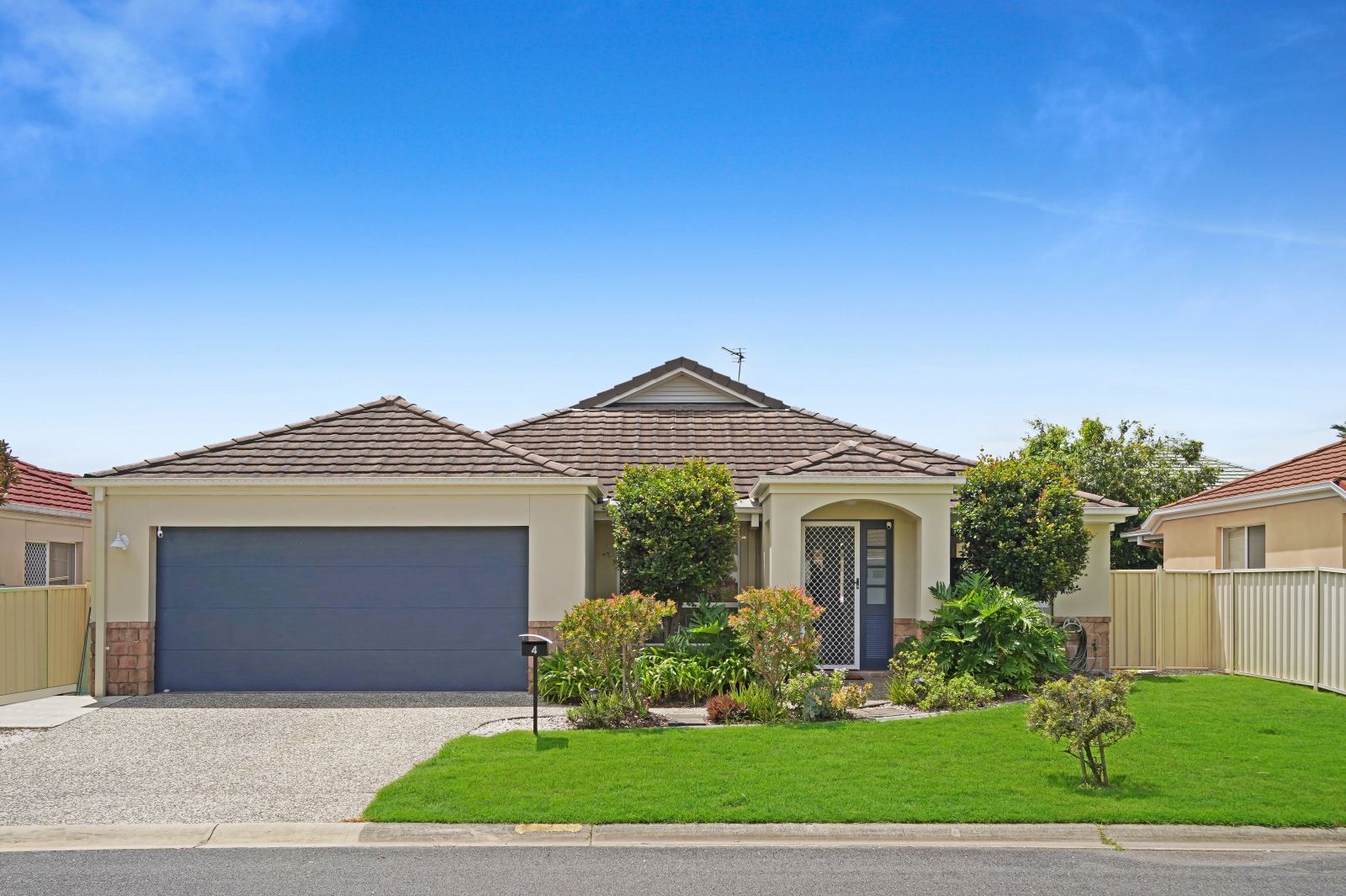 4 Dylan Street, Arundel QLD 4214