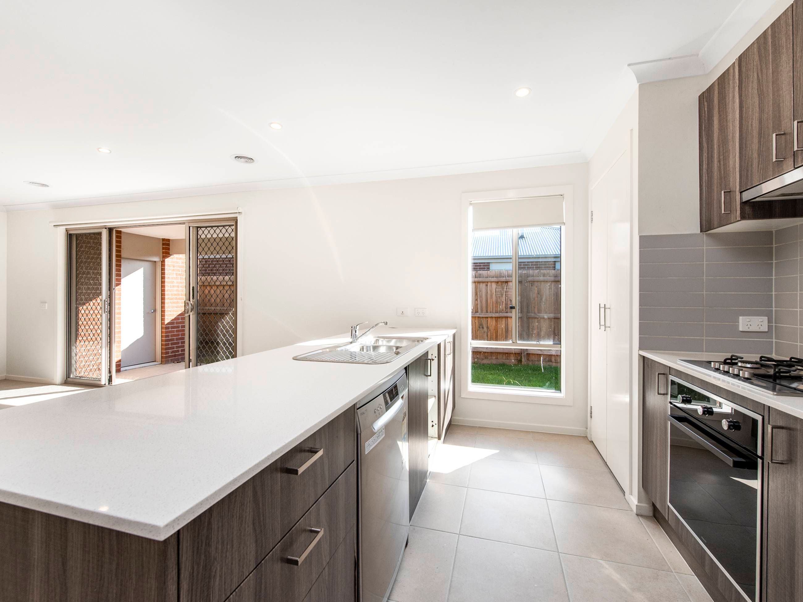 8 Newcastle Drive, Officer, VIC 3809
