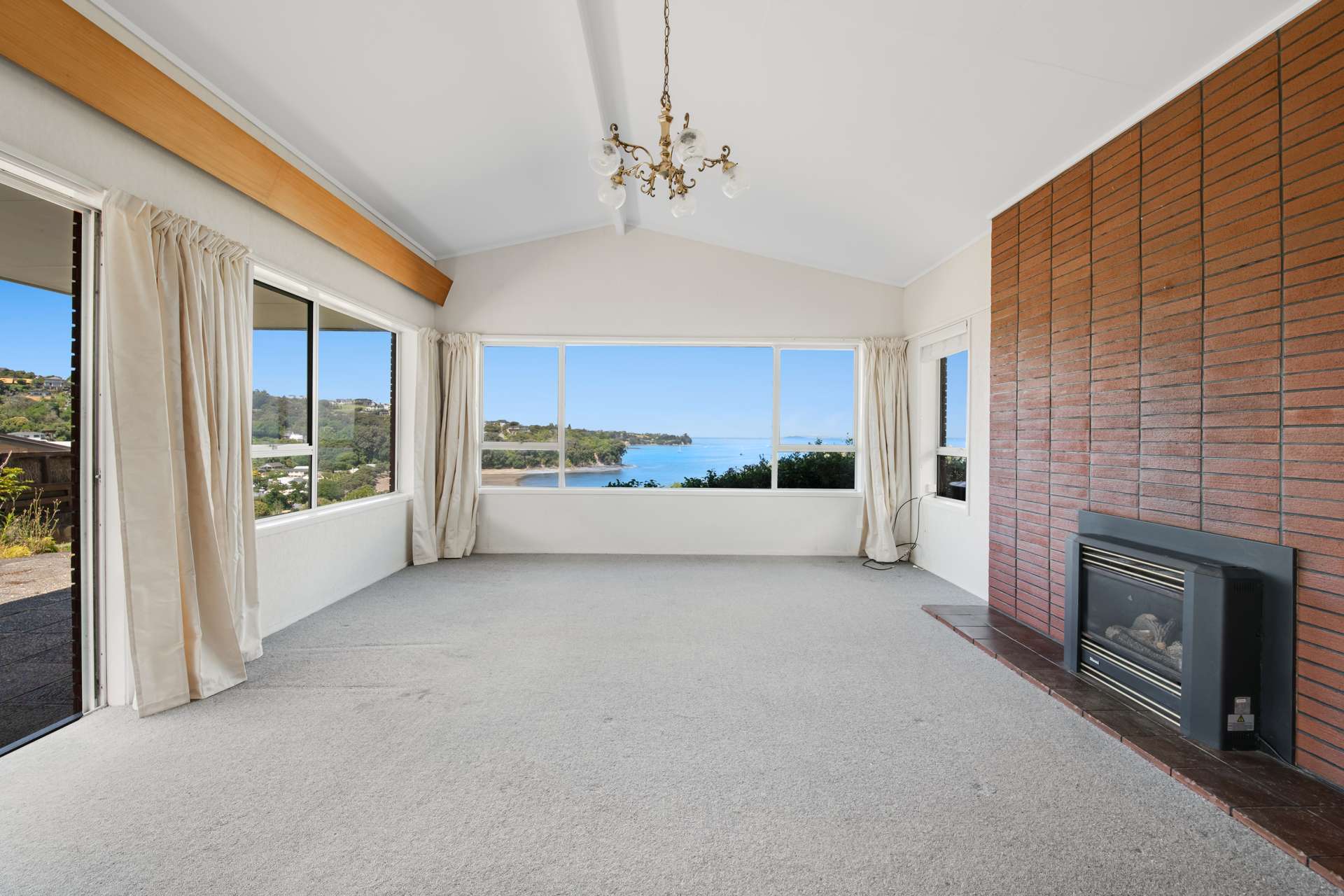 2/1017 Whangaparaoa Road photo 6