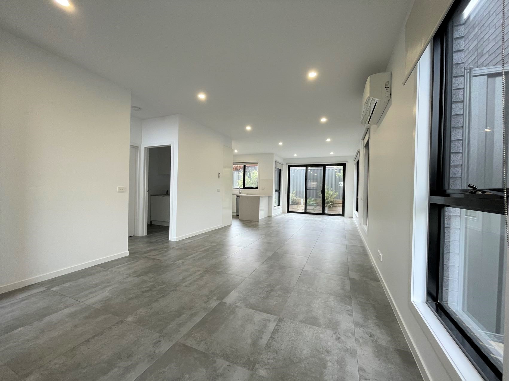 2/18 View Street, Reservoir, VIC 3073