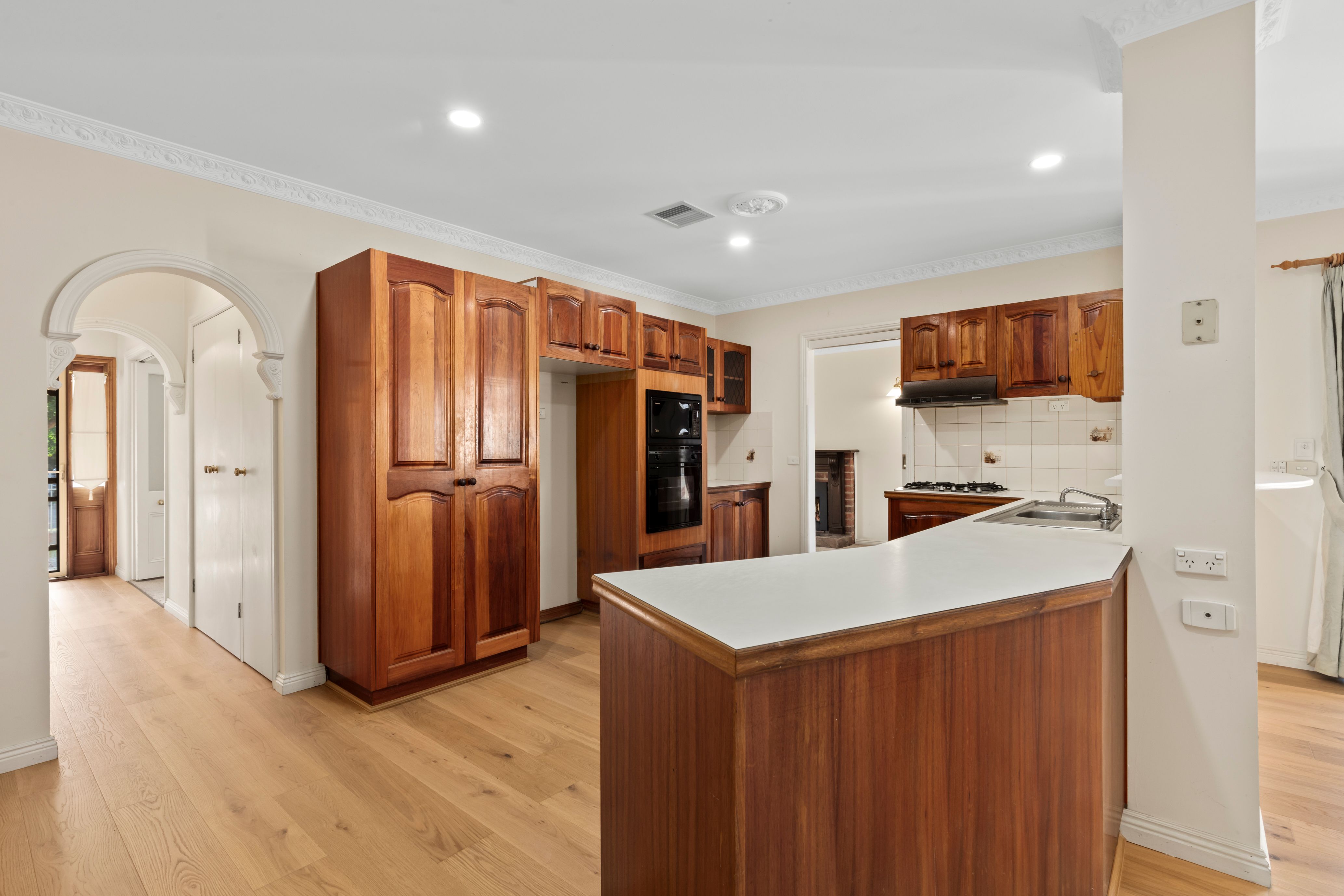 13 Ainslie Avenue — photo 4 of 15
