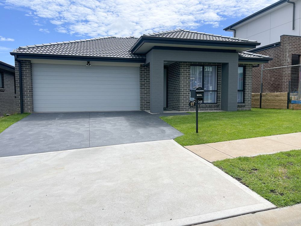 27 Cabbage Gum Avenue, Denham Court, NSW 2565