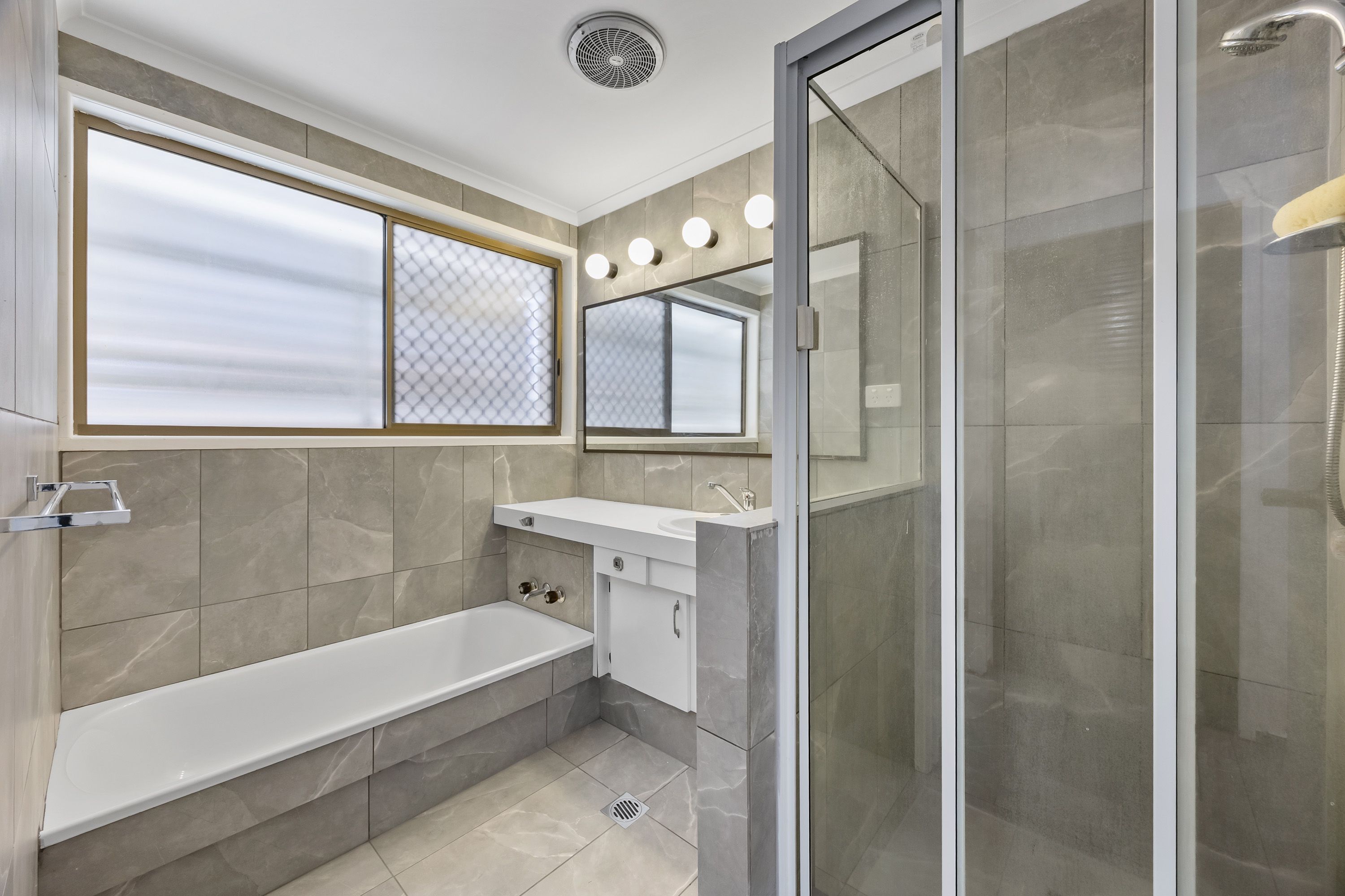 6 Aramac Drive — photo 7 of 12