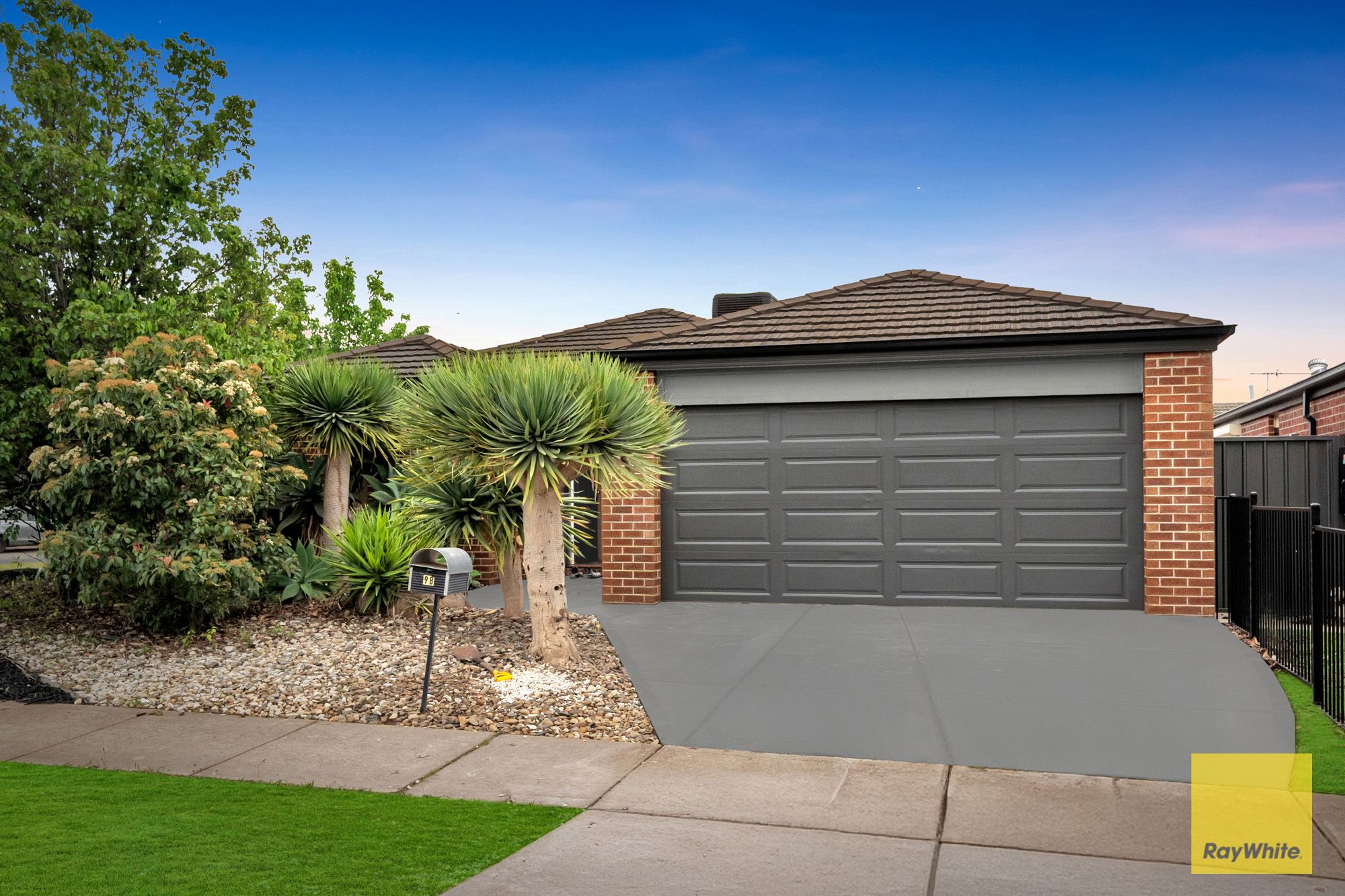 98 Rose Grange Boulevard, Tarneit, VIC 3029