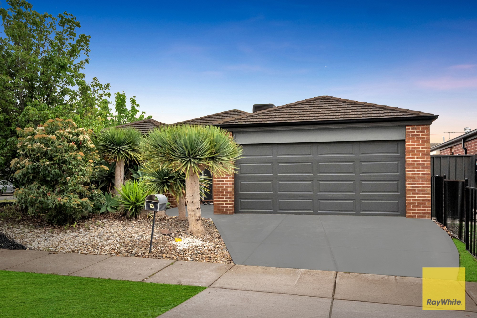 98 Rose Grange Boulevard, Tarneit, VIC 3029