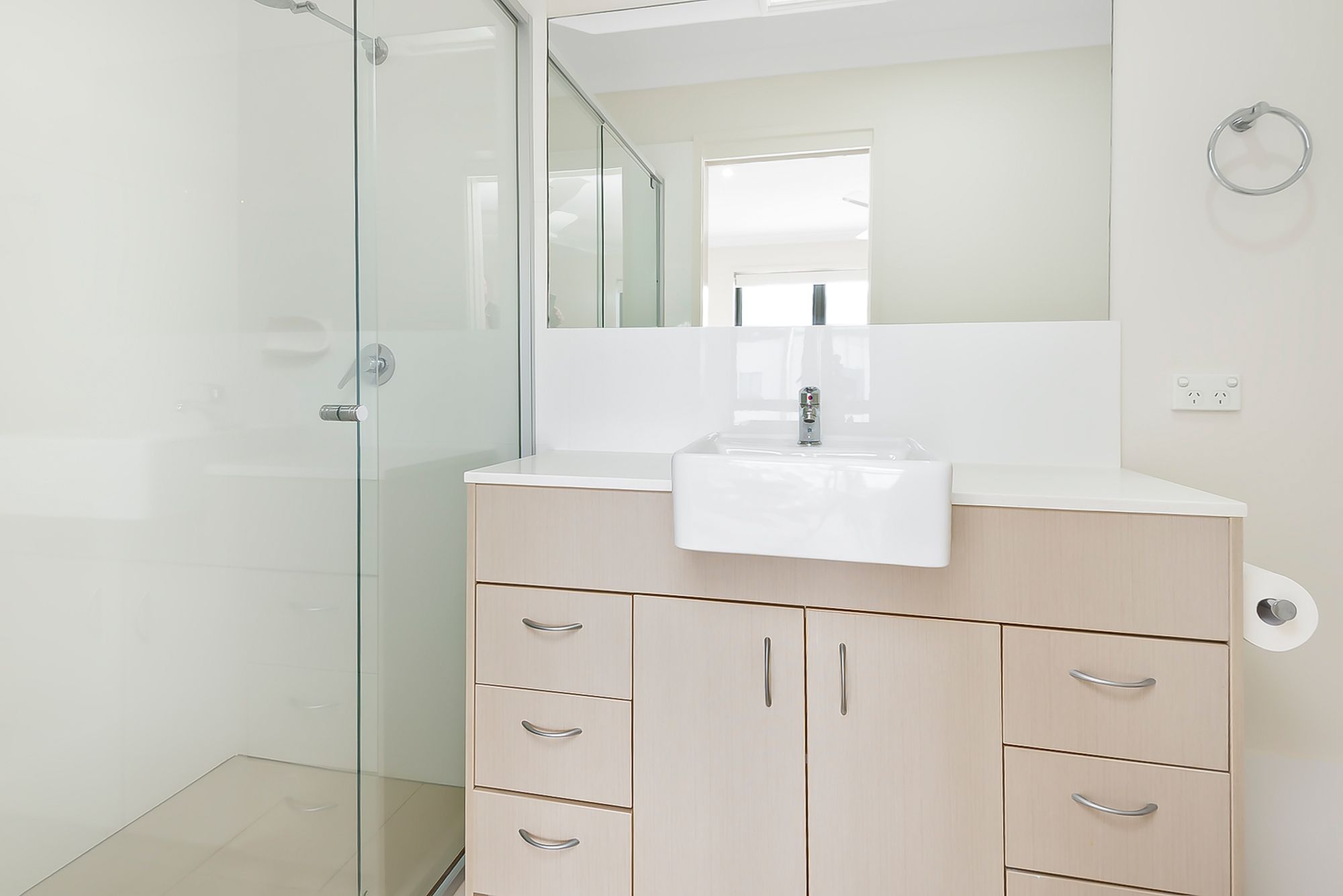 3/61 East Quay Drive — photo 8 of 12