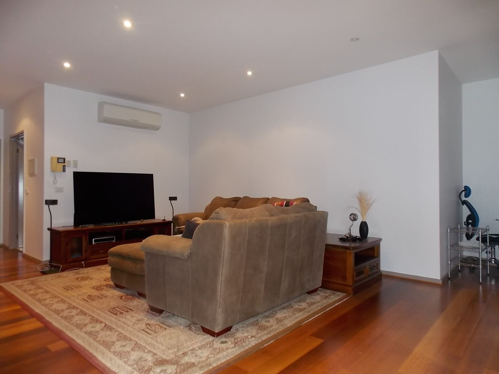2/100 Poath Road, Hughesdale, VIC 3166