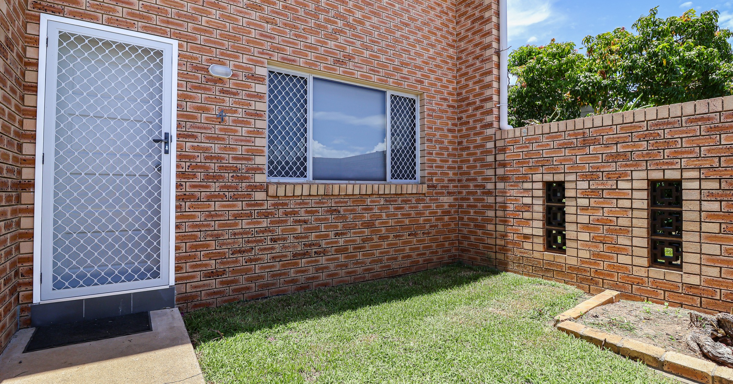 4/141 Oaka Lane, Gladstone Central, QLD 4680 - Unit for Rent - Ray ...
