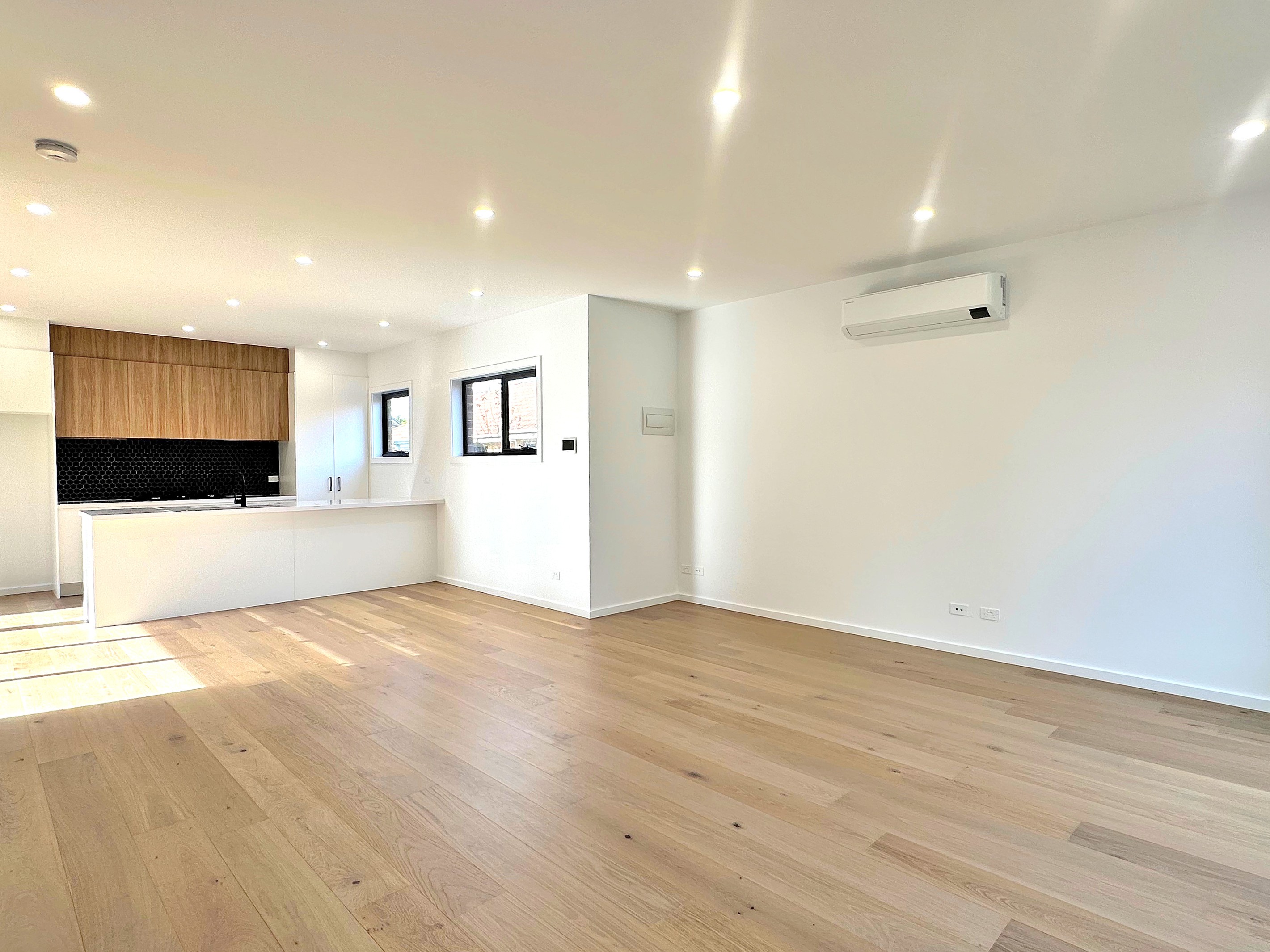1/40 Eisenhower Street, Reservoir, VIC 3073
