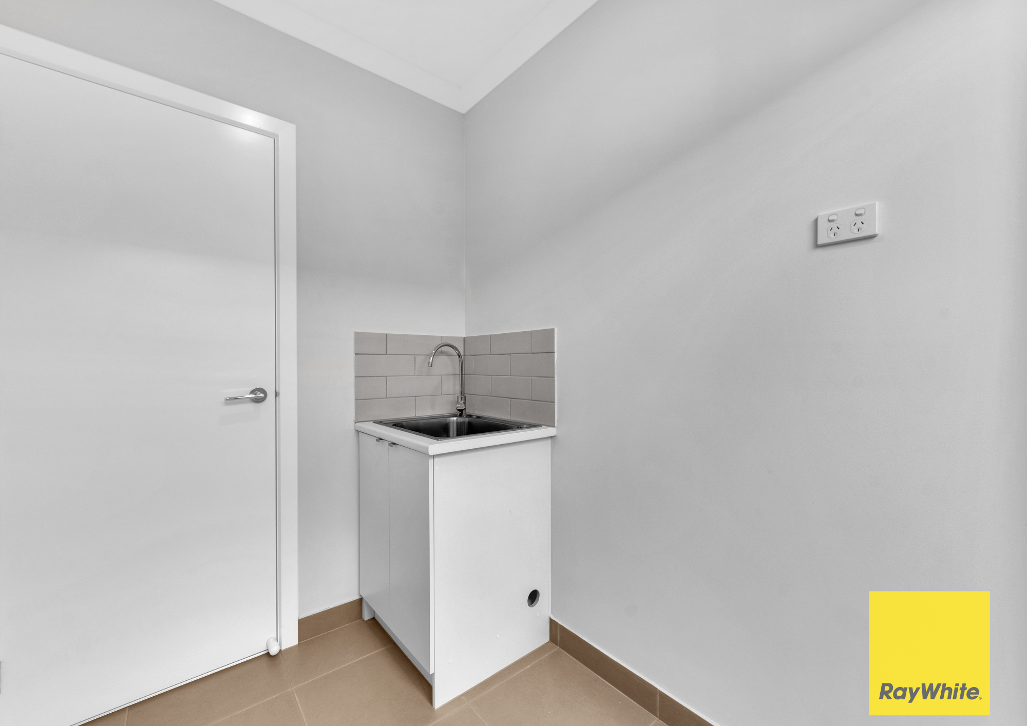 37 Monakeeba Boulevard — photo 11 of 13