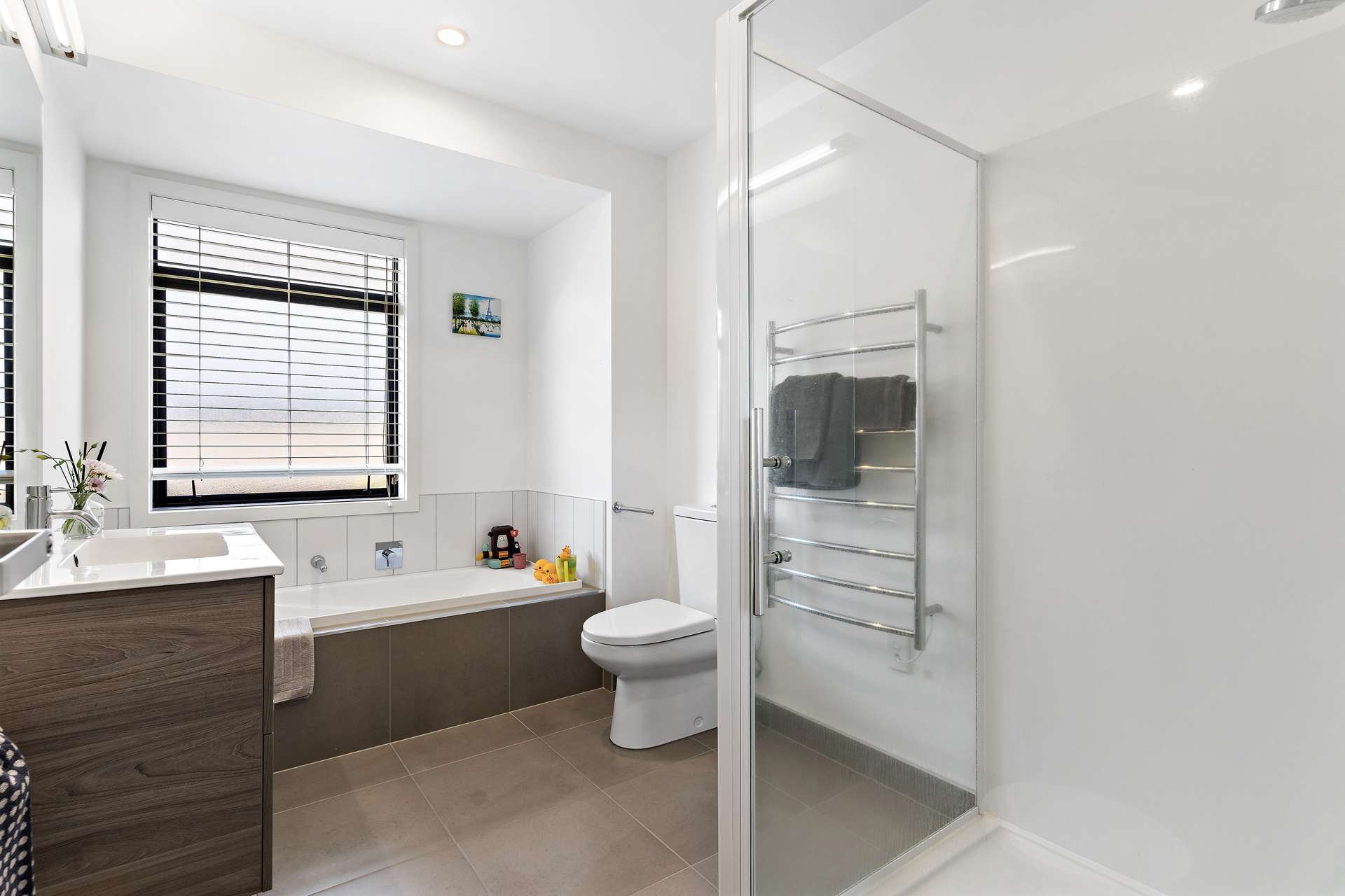 11B Castledine Crescent photo 12