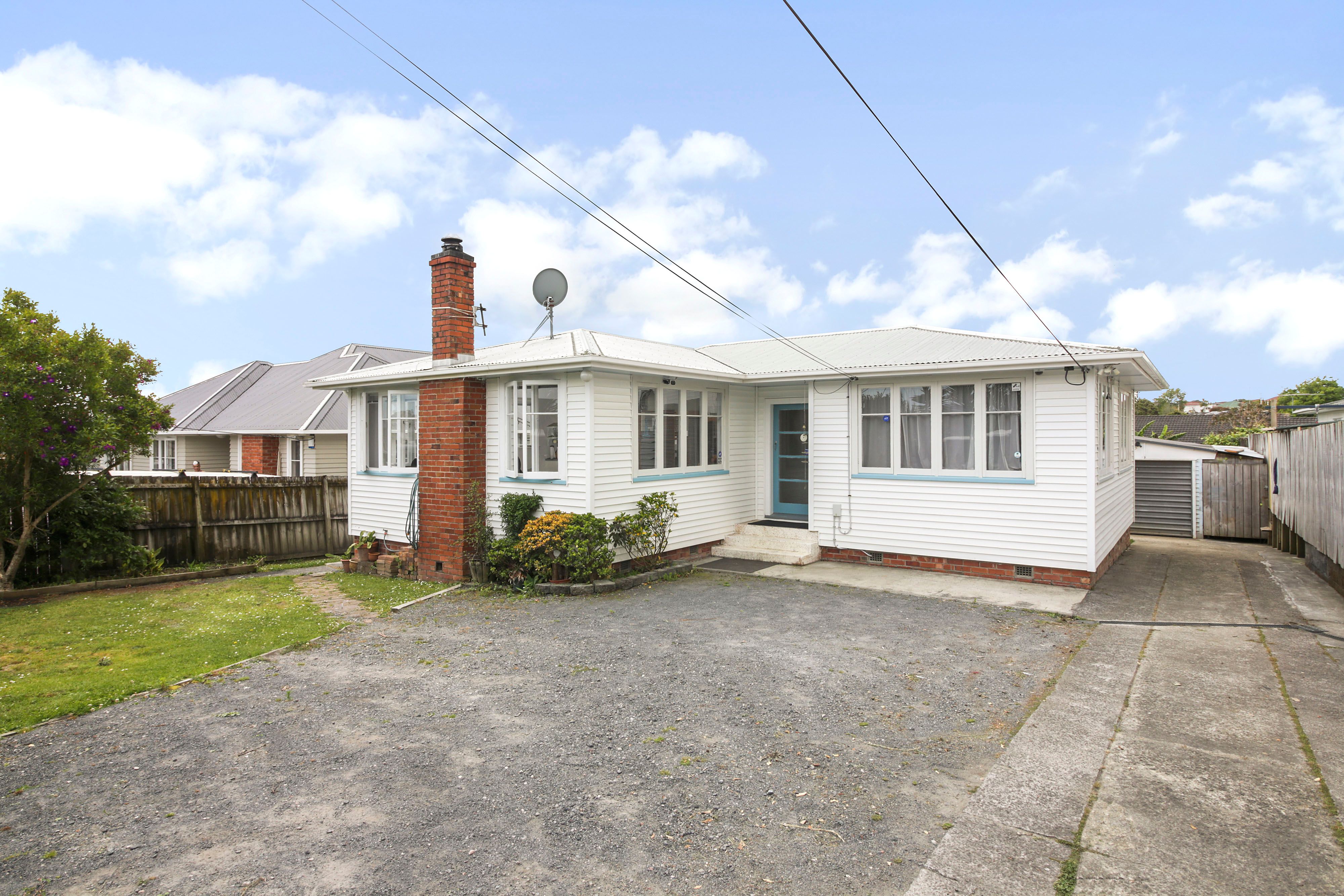 80 Awaroa Road, Sunnyvale, Waitakere City