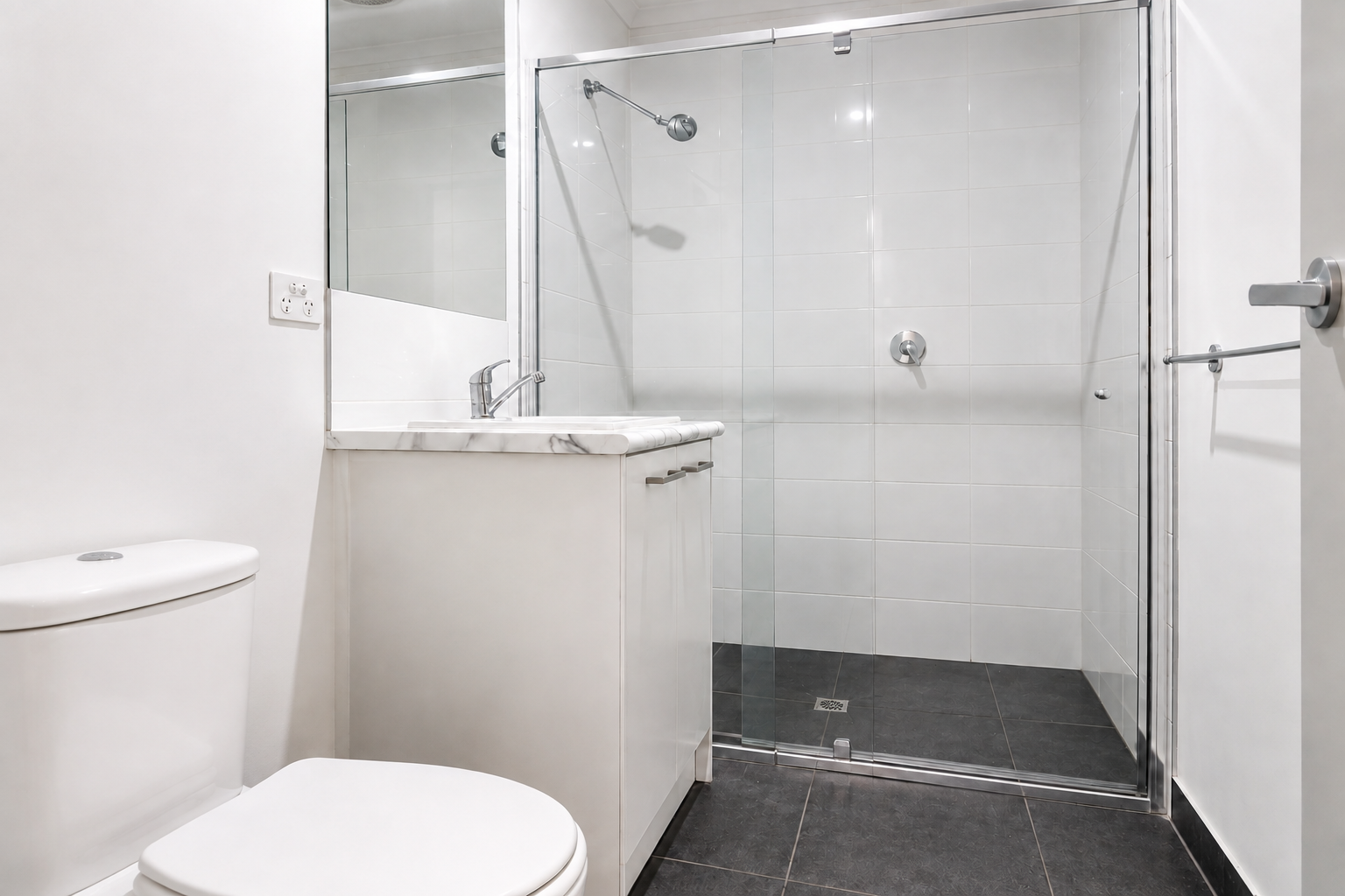 23-25 Backelei Crescent — photo 3 of 4
