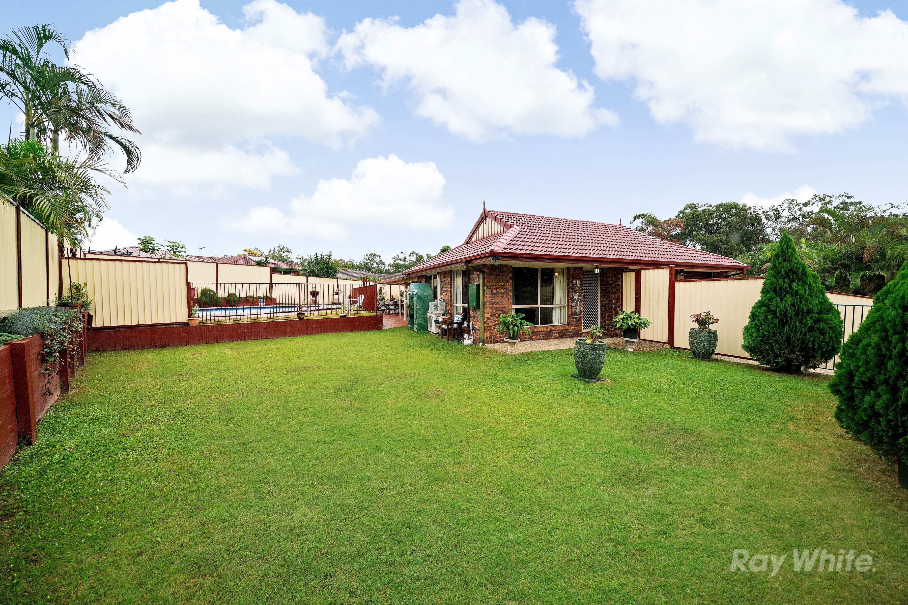 10 Majestic Court, Regents Park, QLD 4118