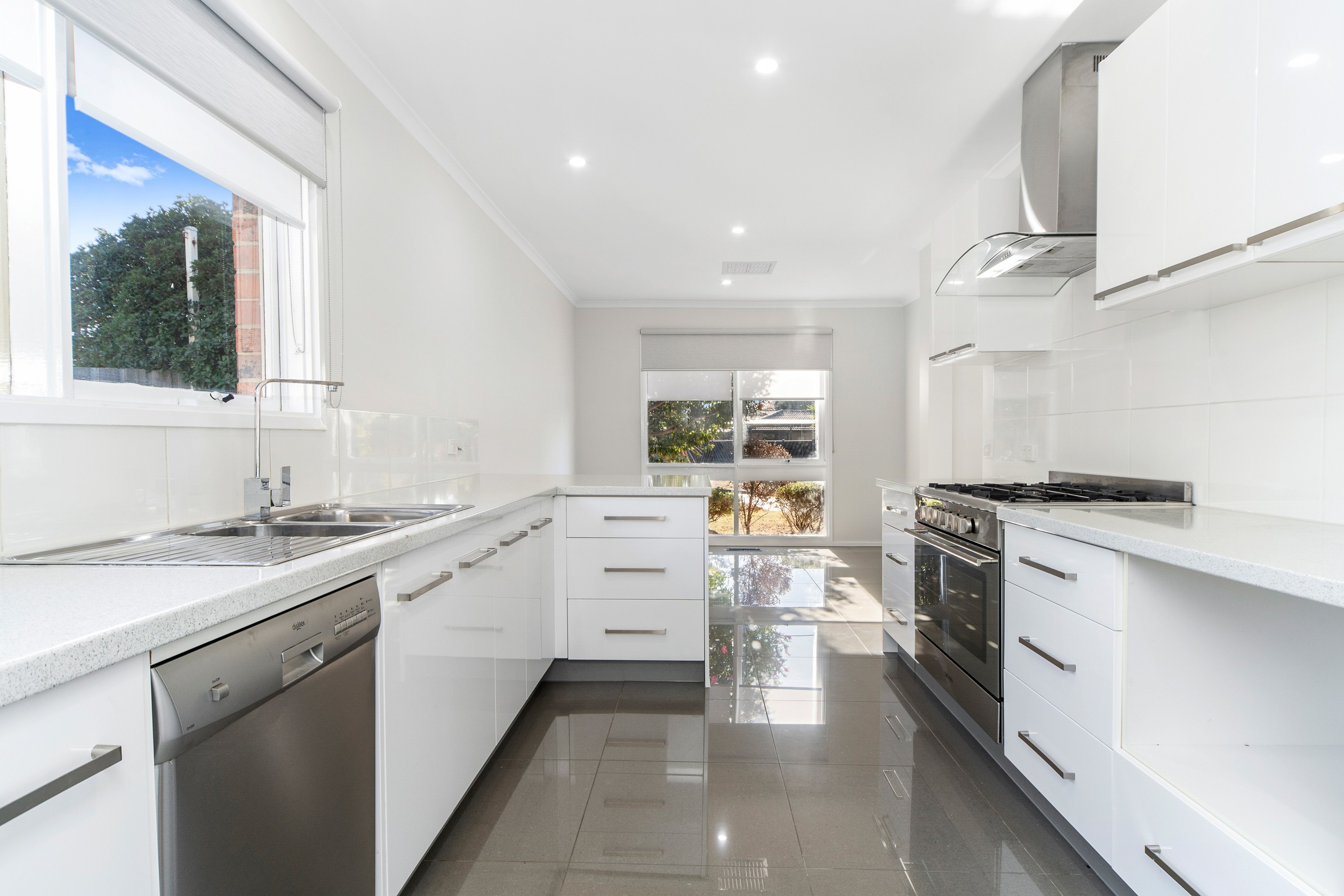 8 Lorraine Avenue, Langwarrin, VIC 3910