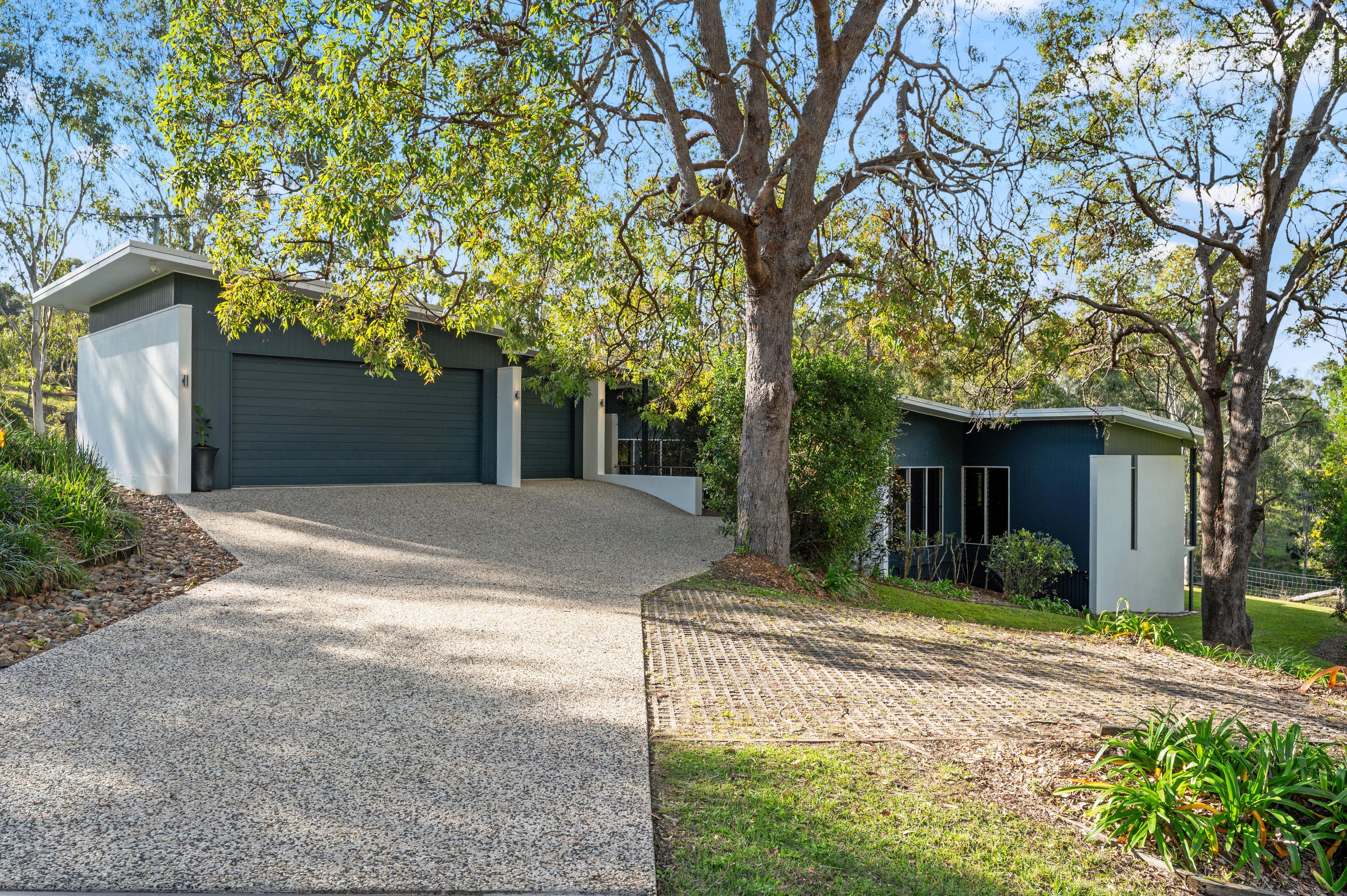 102 Oatlands Court, Wights Mountain, QLD 4520