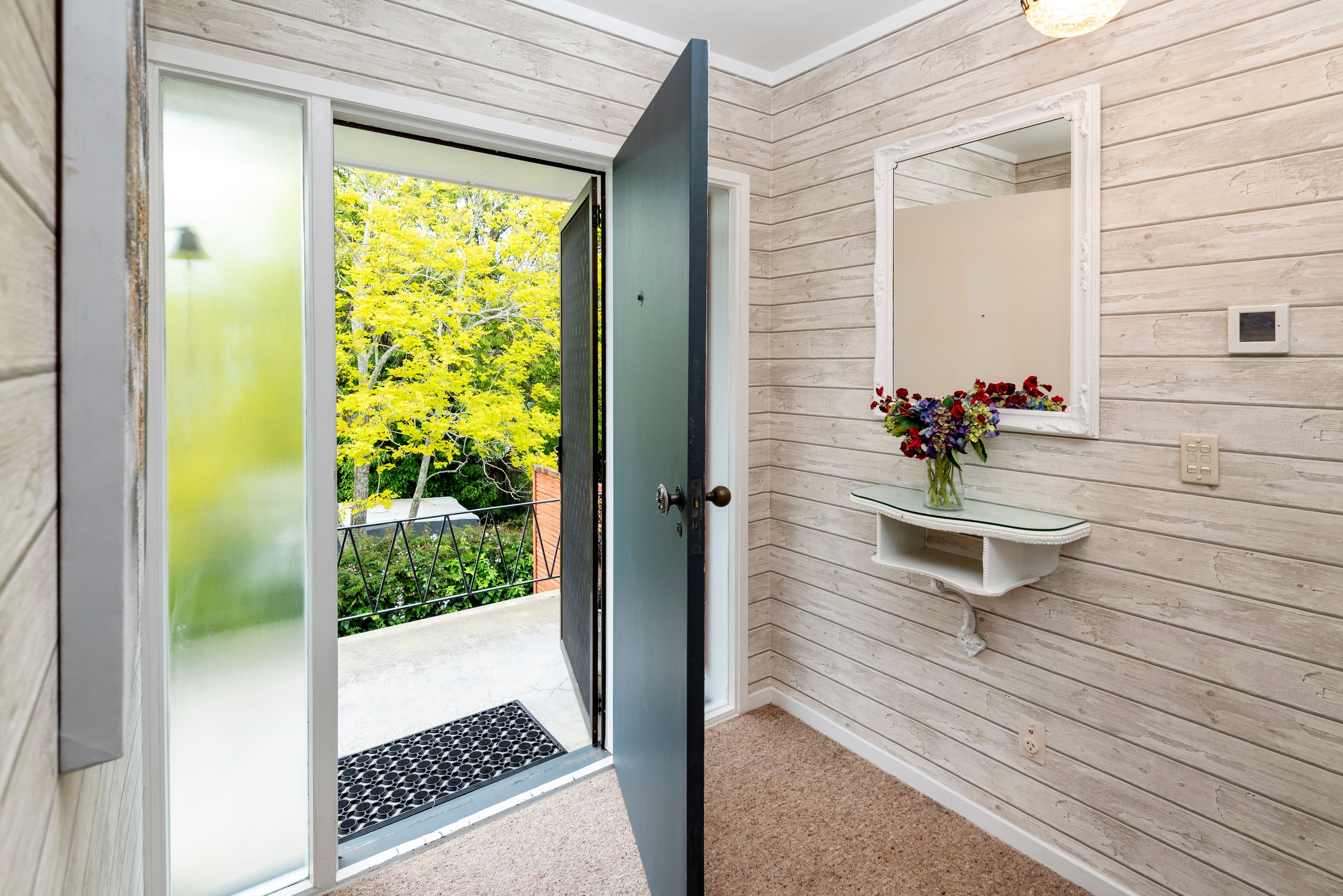1/16 Castleton Drive, Mellons Bay, Manukau City