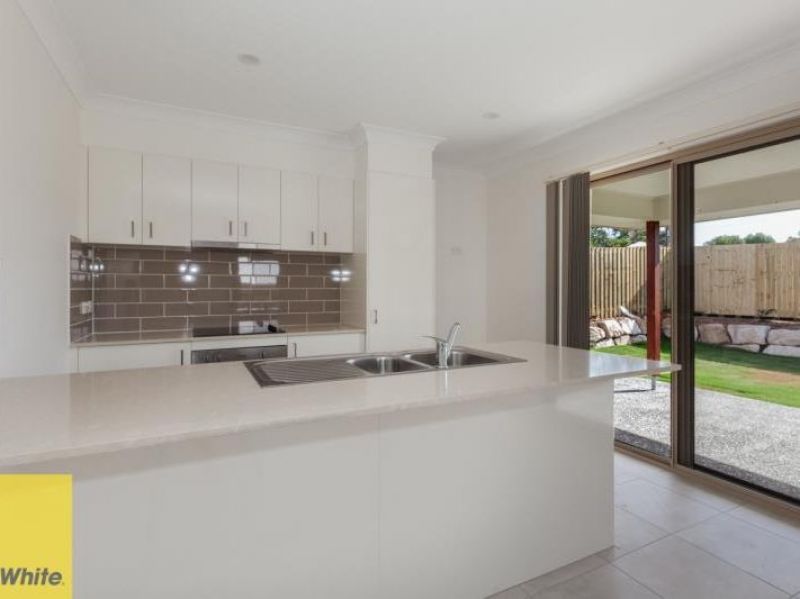 9 Wright Cresent, Flinders View, QLD 4305
